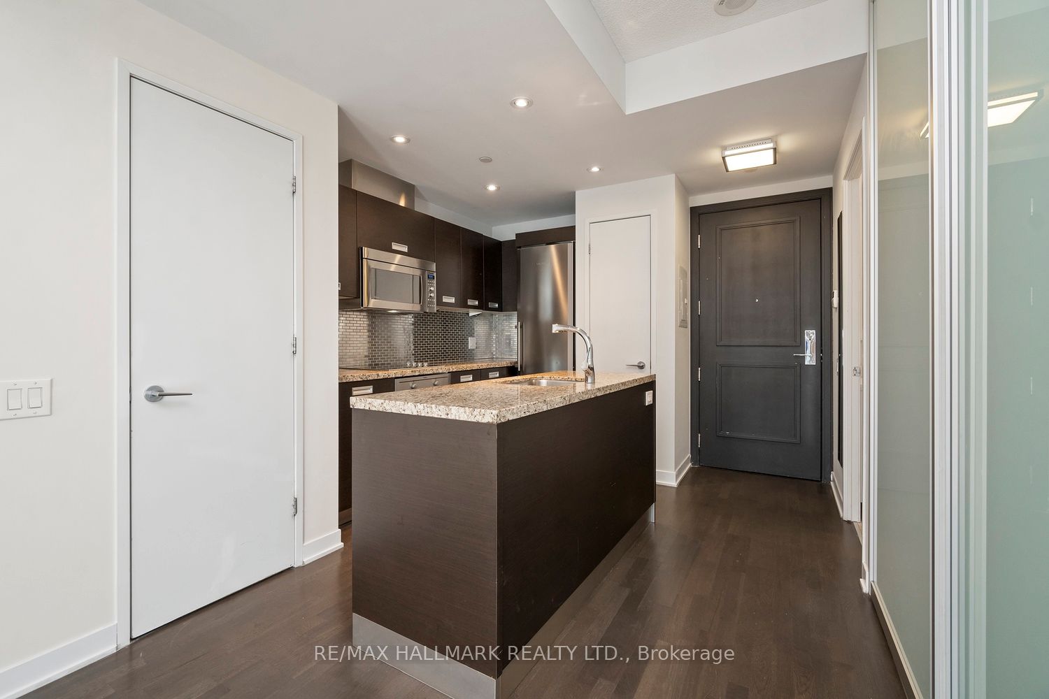 90 Park Lawn Road 2302, Toronto, ON M8Y 0B6 photo 2