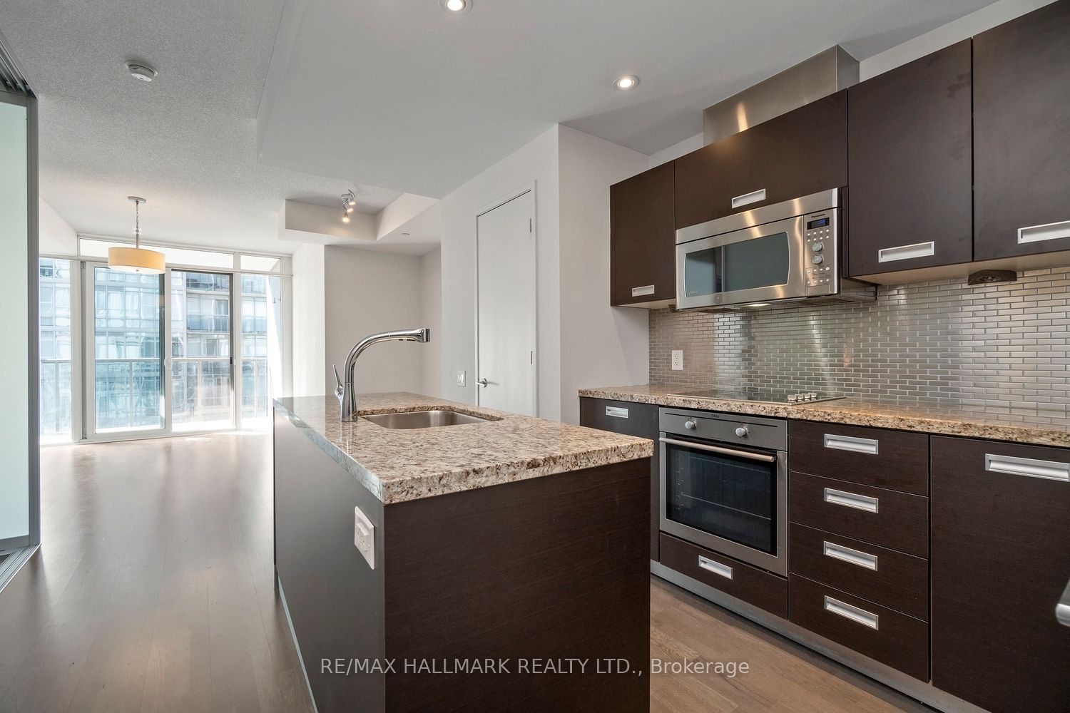 90 Park Lawn Road 2302, Toronto, ON M8Y 0B6 photo 4