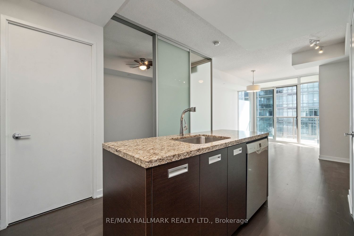 90 Park Lawn Road 2302, Toronto, ON M8Y 0B6 photo 5