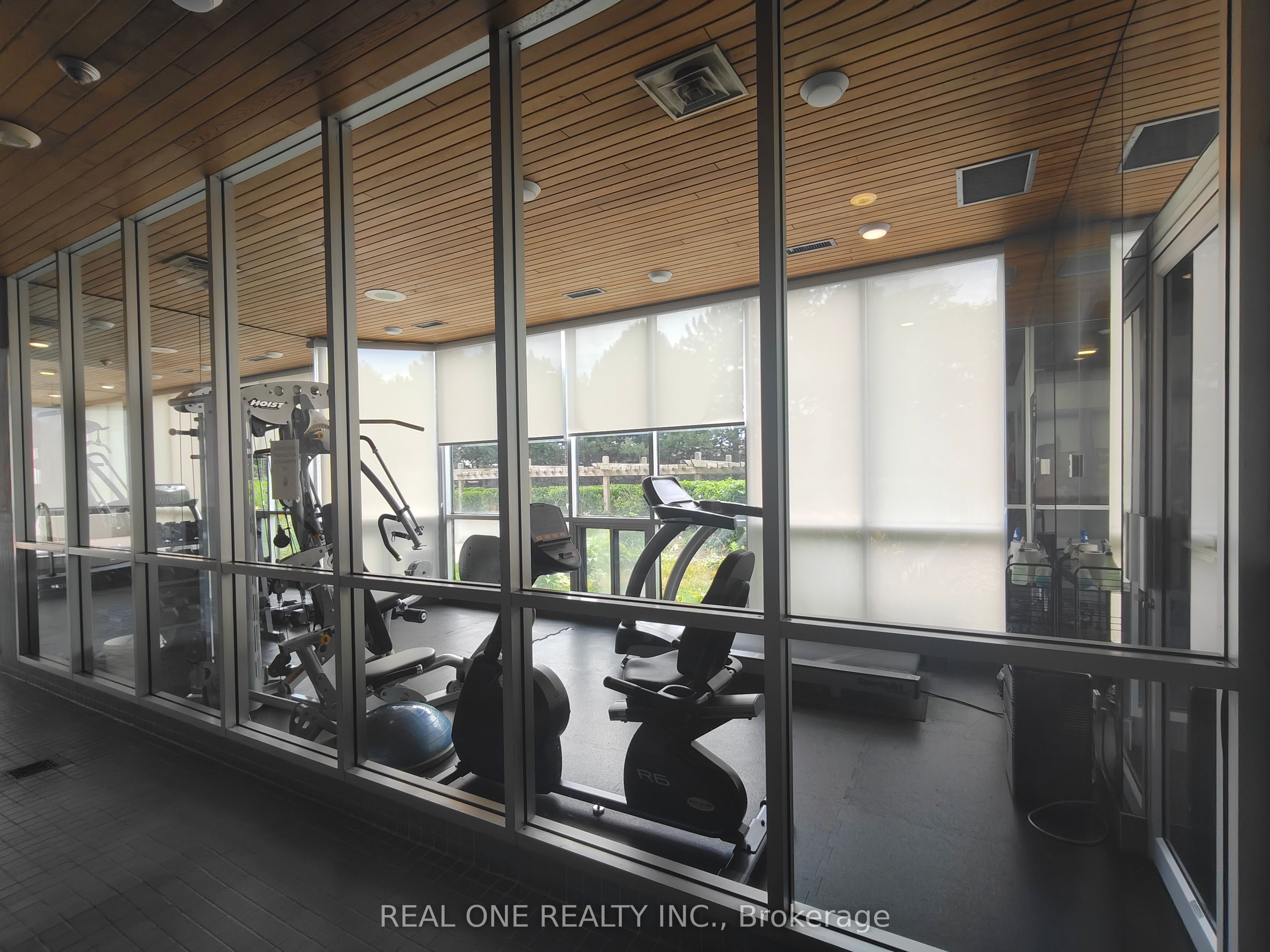 880 Dundas Street W 1404, Mississauga, ON L5C 4H3 photo 3