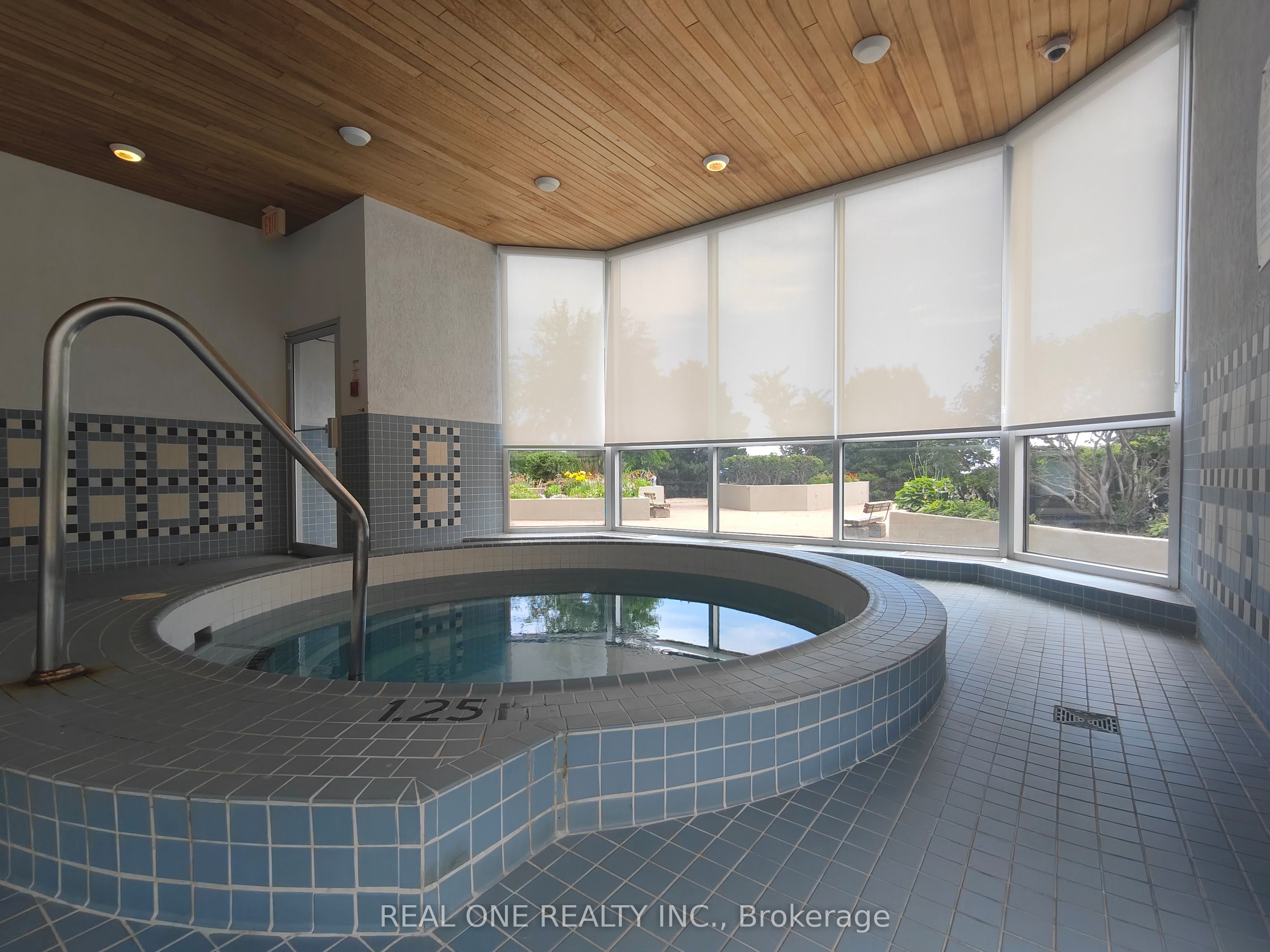 880 Dundas Street W 1404, Mississauga, ON L5C 4H3 photo 4