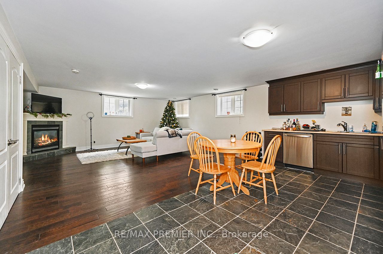 916 Scarlett Road Bsmt, Toronto, ON M9P 2V4 photo 4