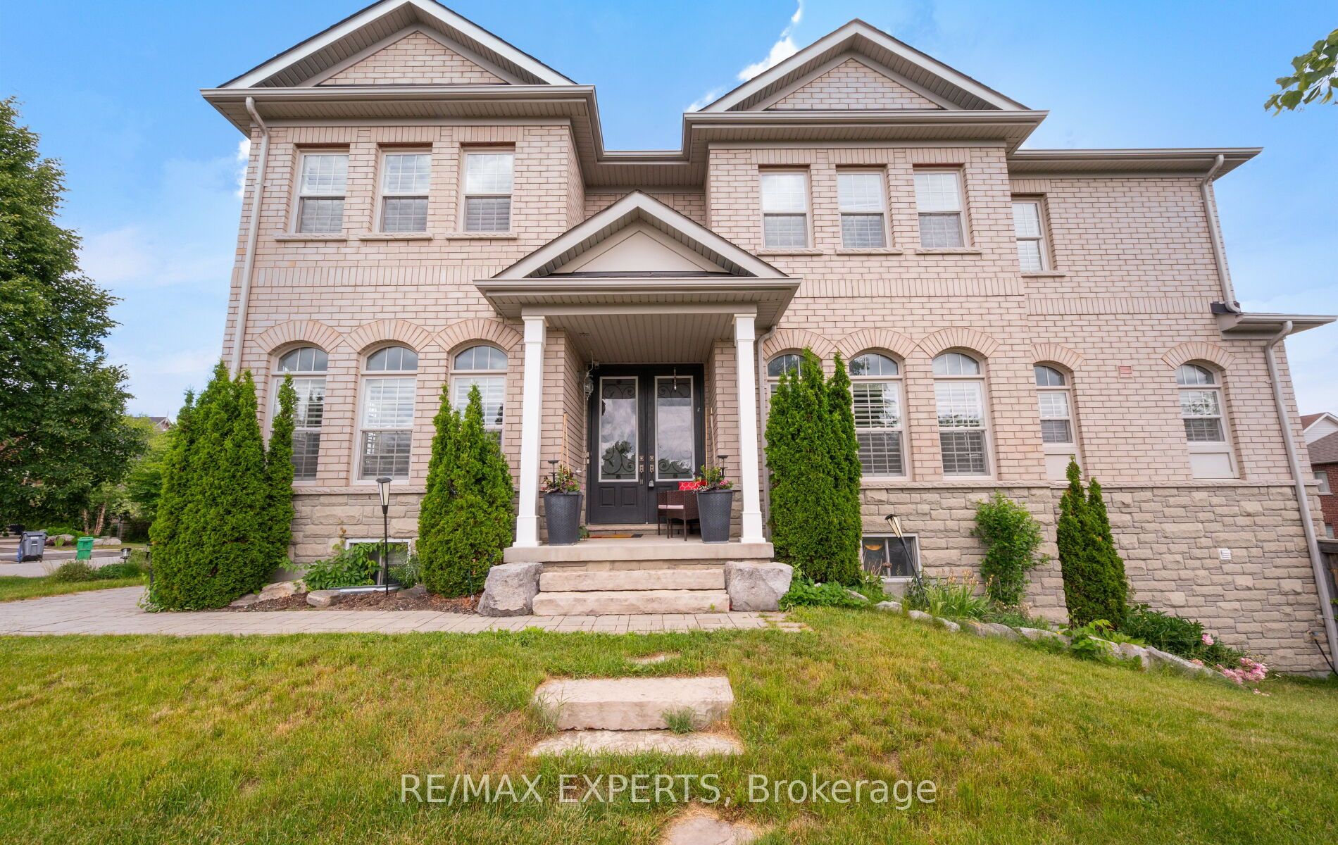 39 Paisley Green Avenue, Caledon, ON L7C 3R9 photo 2