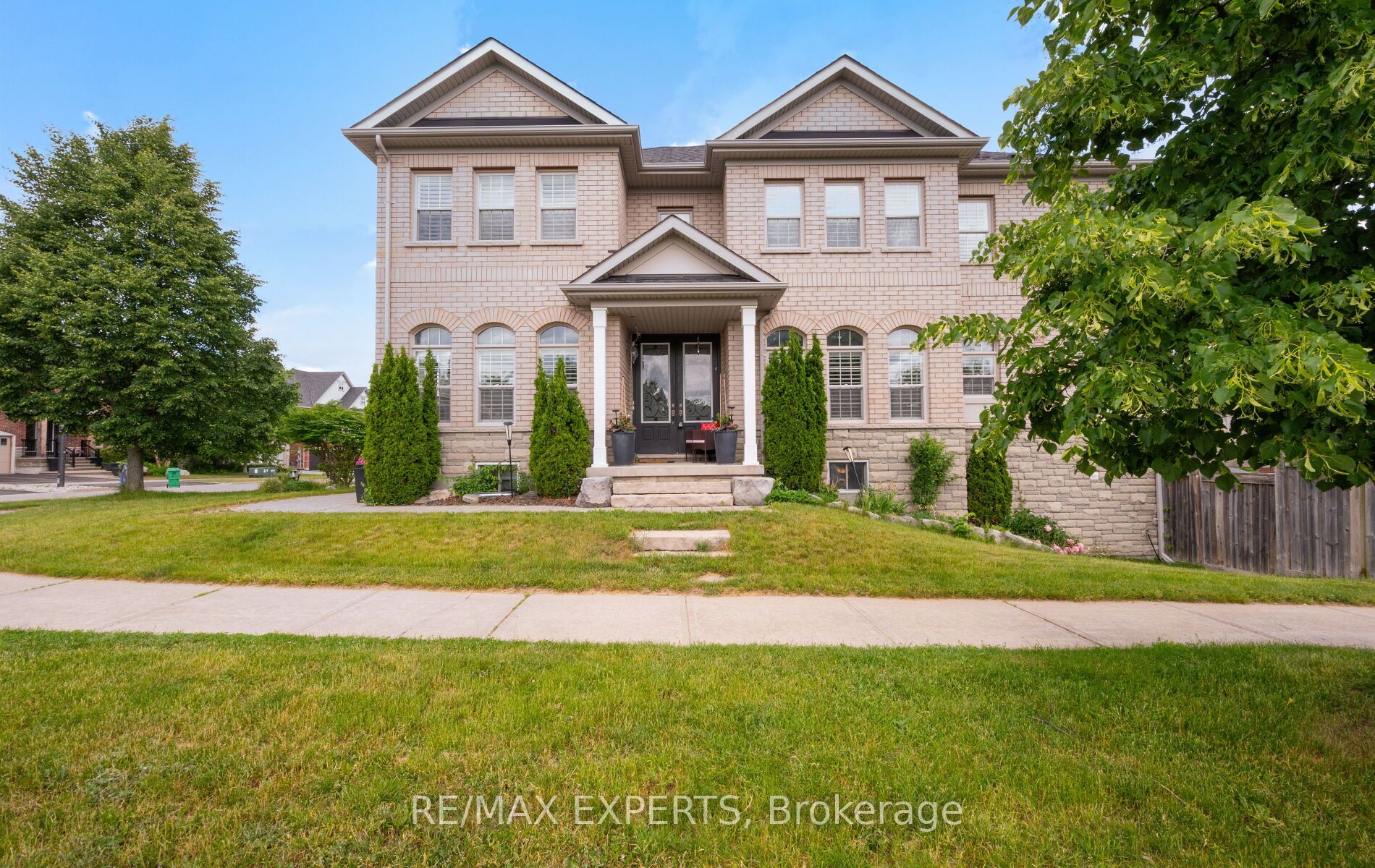 39 Paisley Green Avenue, Caledon, ON L7C 3R9 photo 5