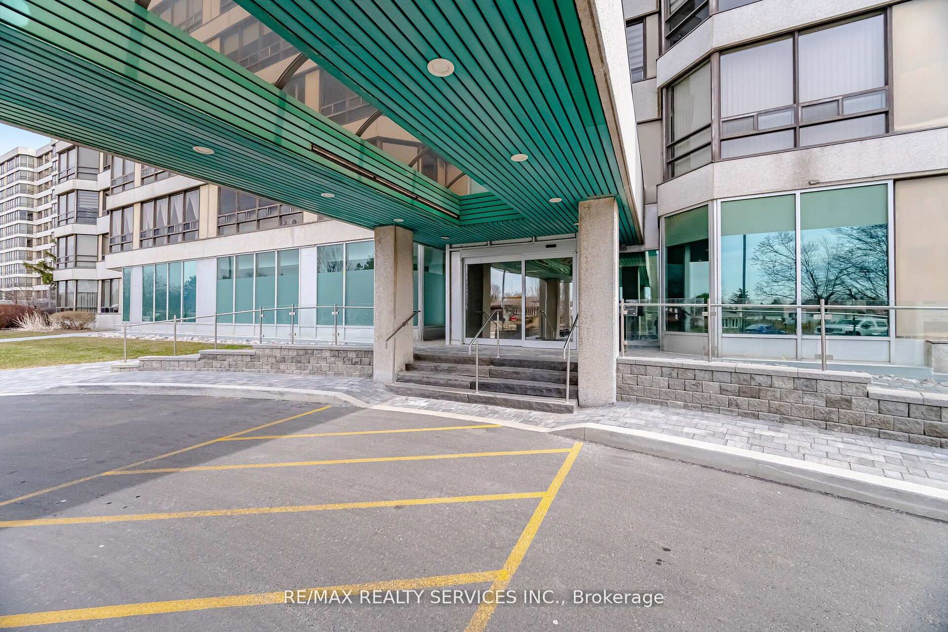 330 Mill Street S 711, Brampton, ON L6Y 3V3 photo 3