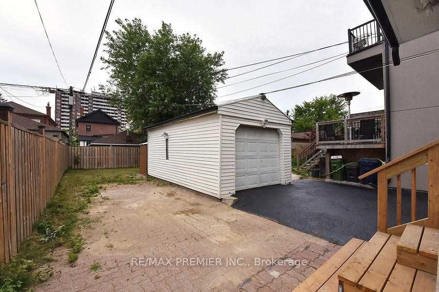 221 Belgravia Avenue, Toronto, ON M6E 2M9 photo 5