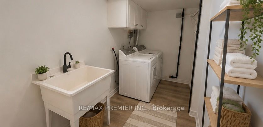 11 Seneca Avenue Lower, Toronto, ON M6N 2G7 photo 5