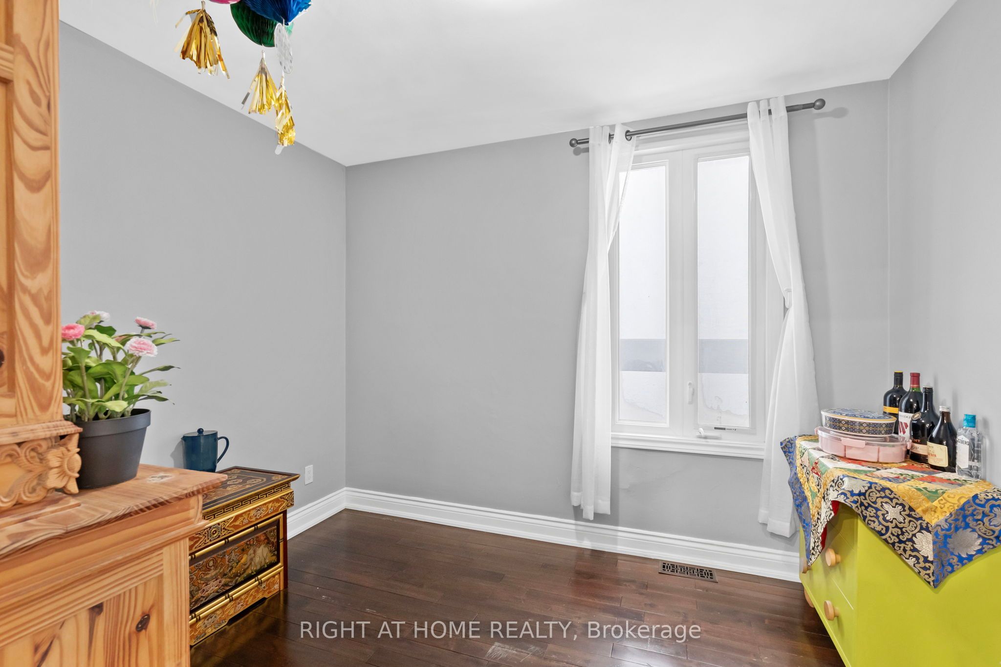 114 Newcastle Street, Toronto, ON M8Z 1C8