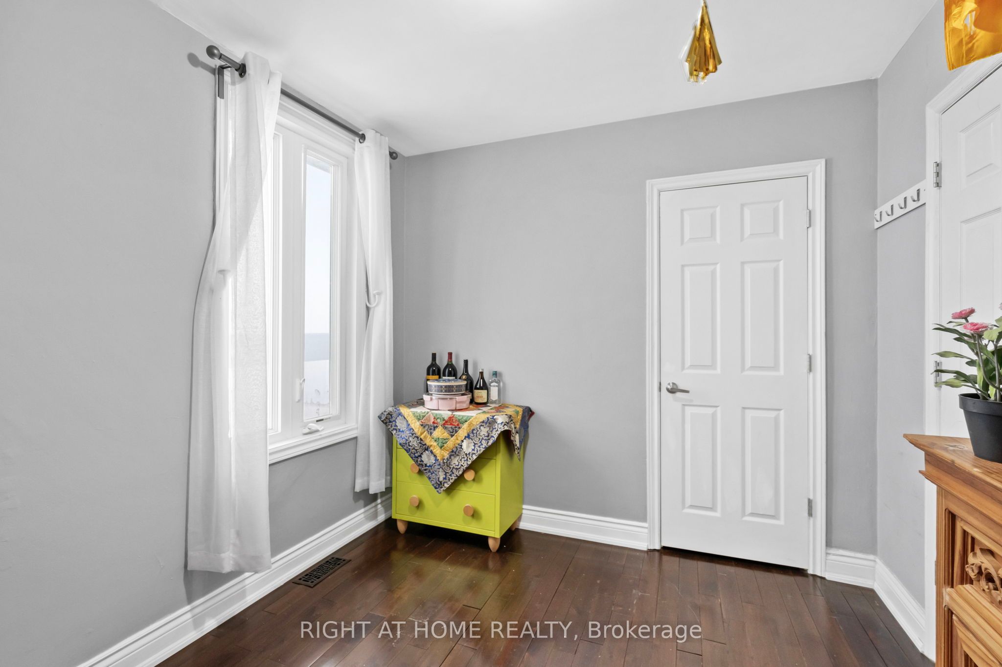 114 Newcastle Street, Toronto, ON M8Z 1C8 photo 2