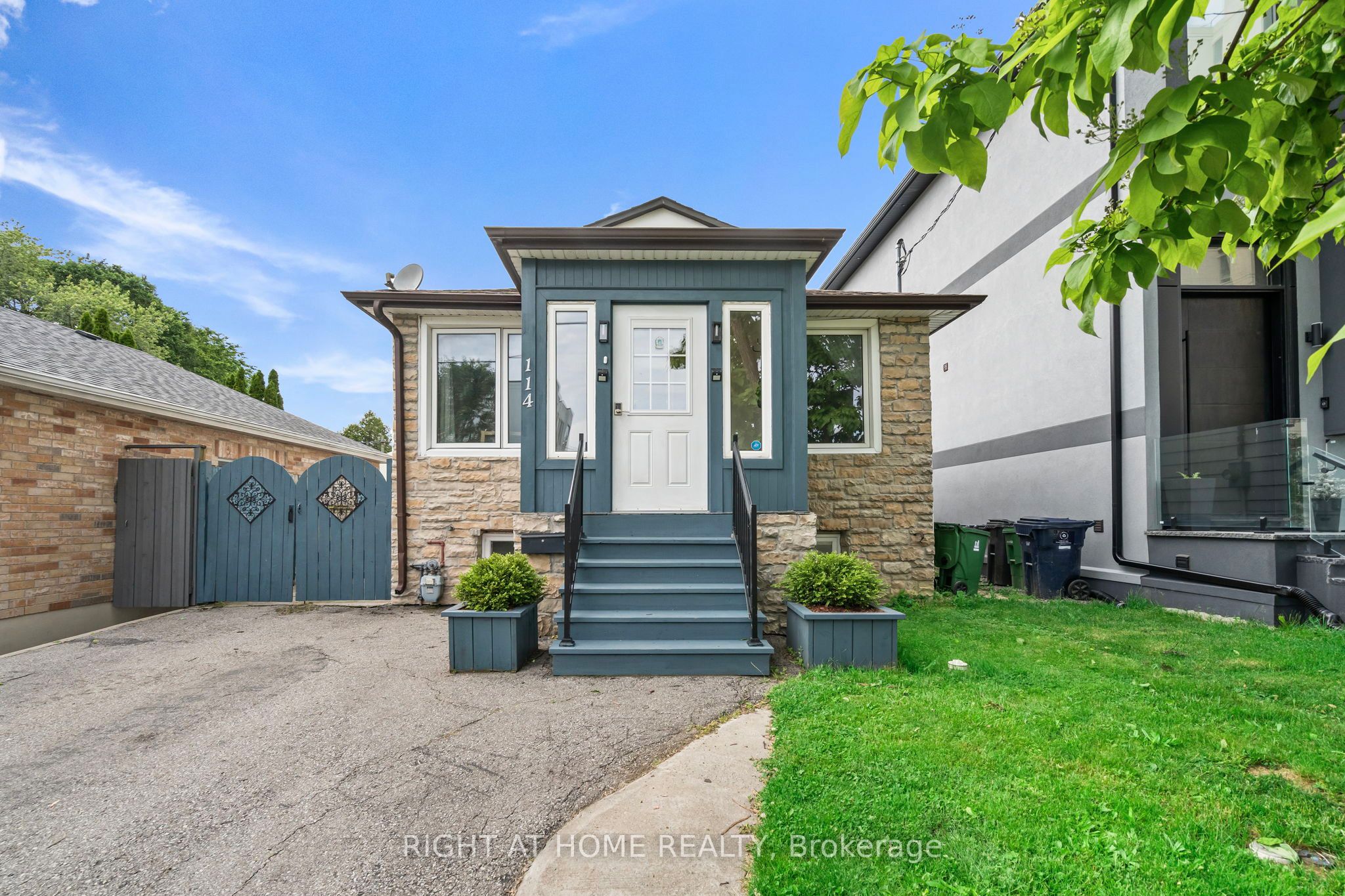 114 Newcastle Street, Toronto, ON M8Z 1C8 photo 3