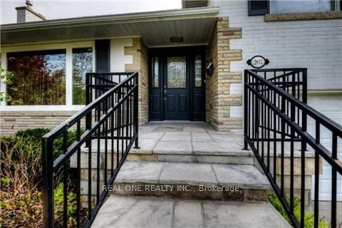 207 Pinehurst Drive, Oakville, ON L6J 4X2 photo 4