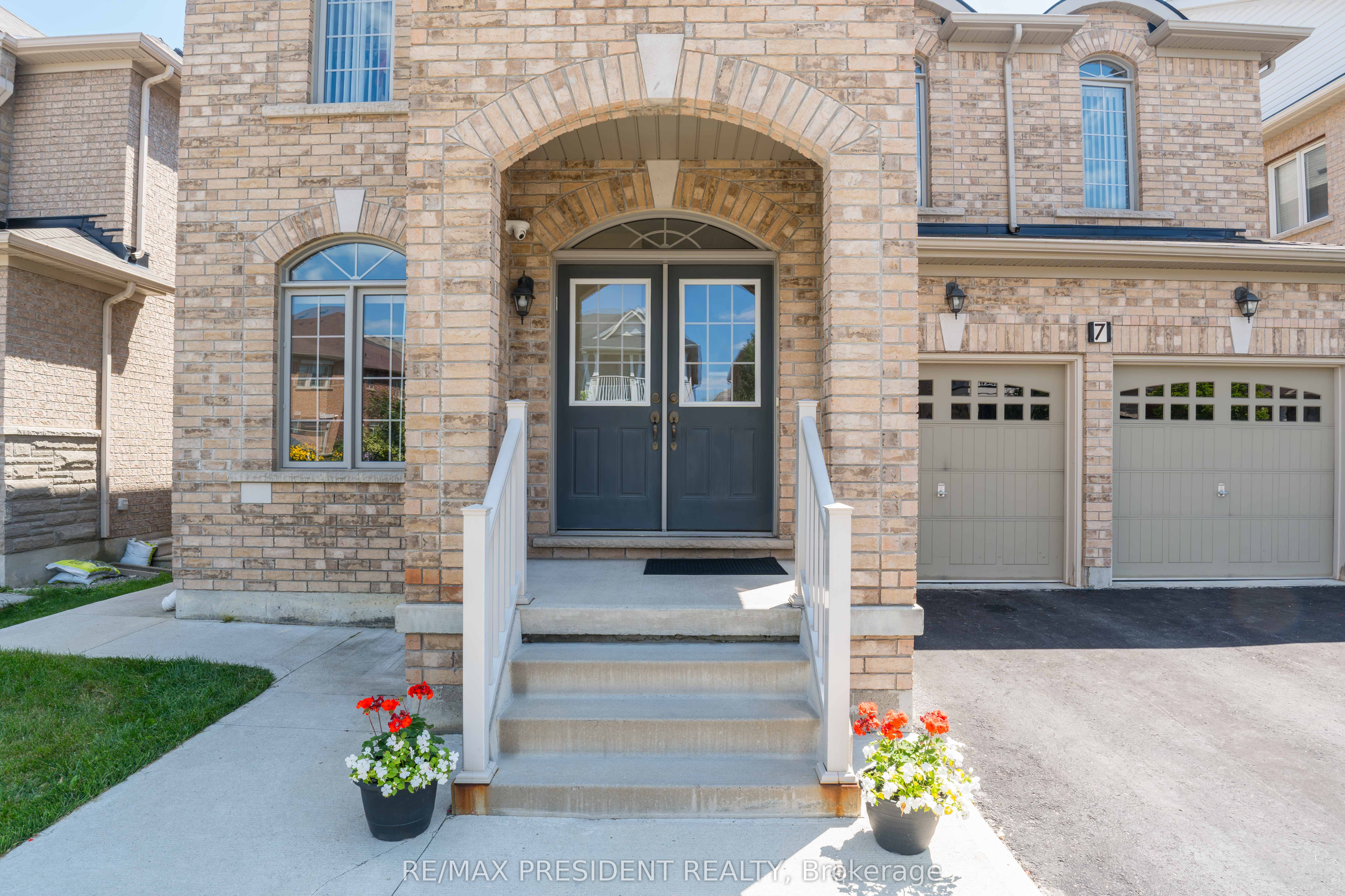 7 Wellpark Way, Brampton, ON L6P 3Z6 photo 3