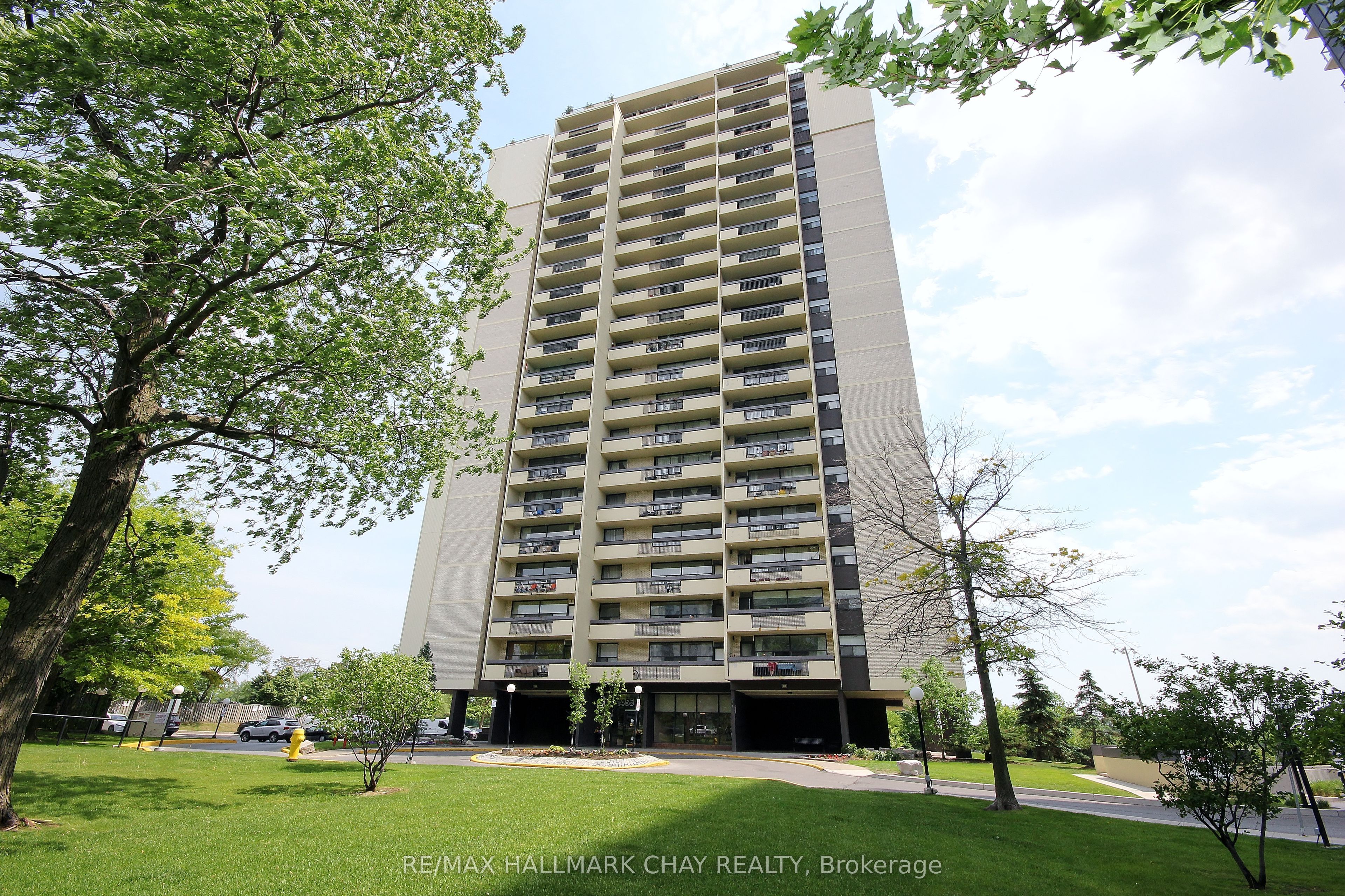 1455 LAWRENCE Avenue W 1707, Toronto, ON M6L 1B1