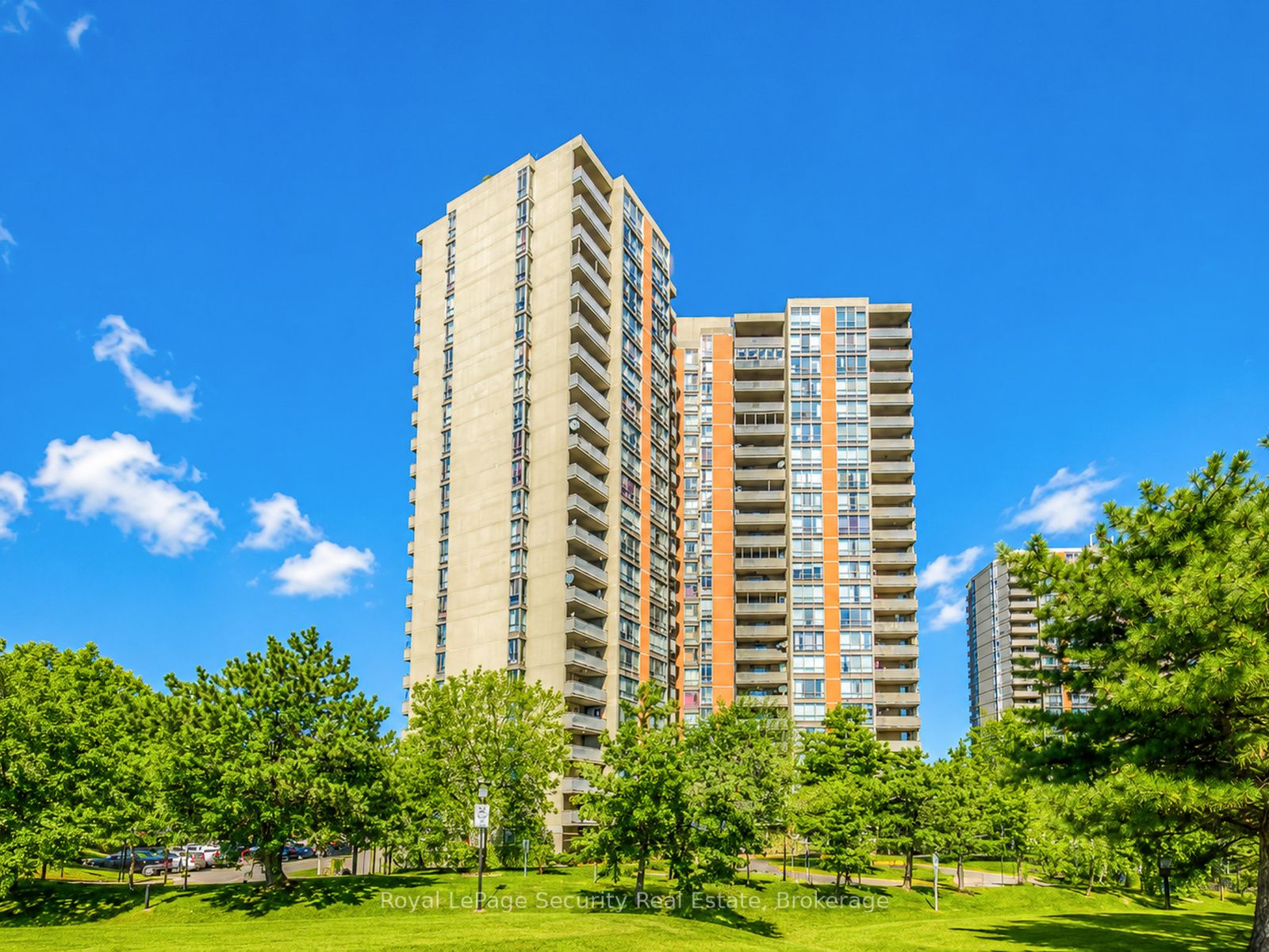 10 Martha Eaton Way 1702, Toronto, ON M6M 5B3