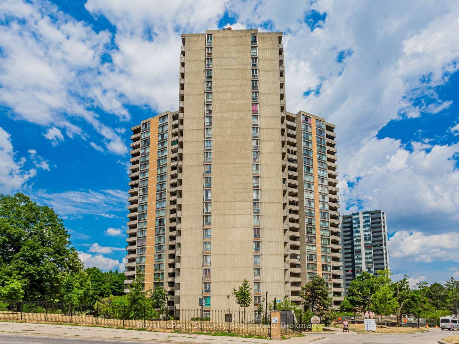 10 Martha Eaton Way 1702, Toronto, ON M6M 5B3 photo 2
