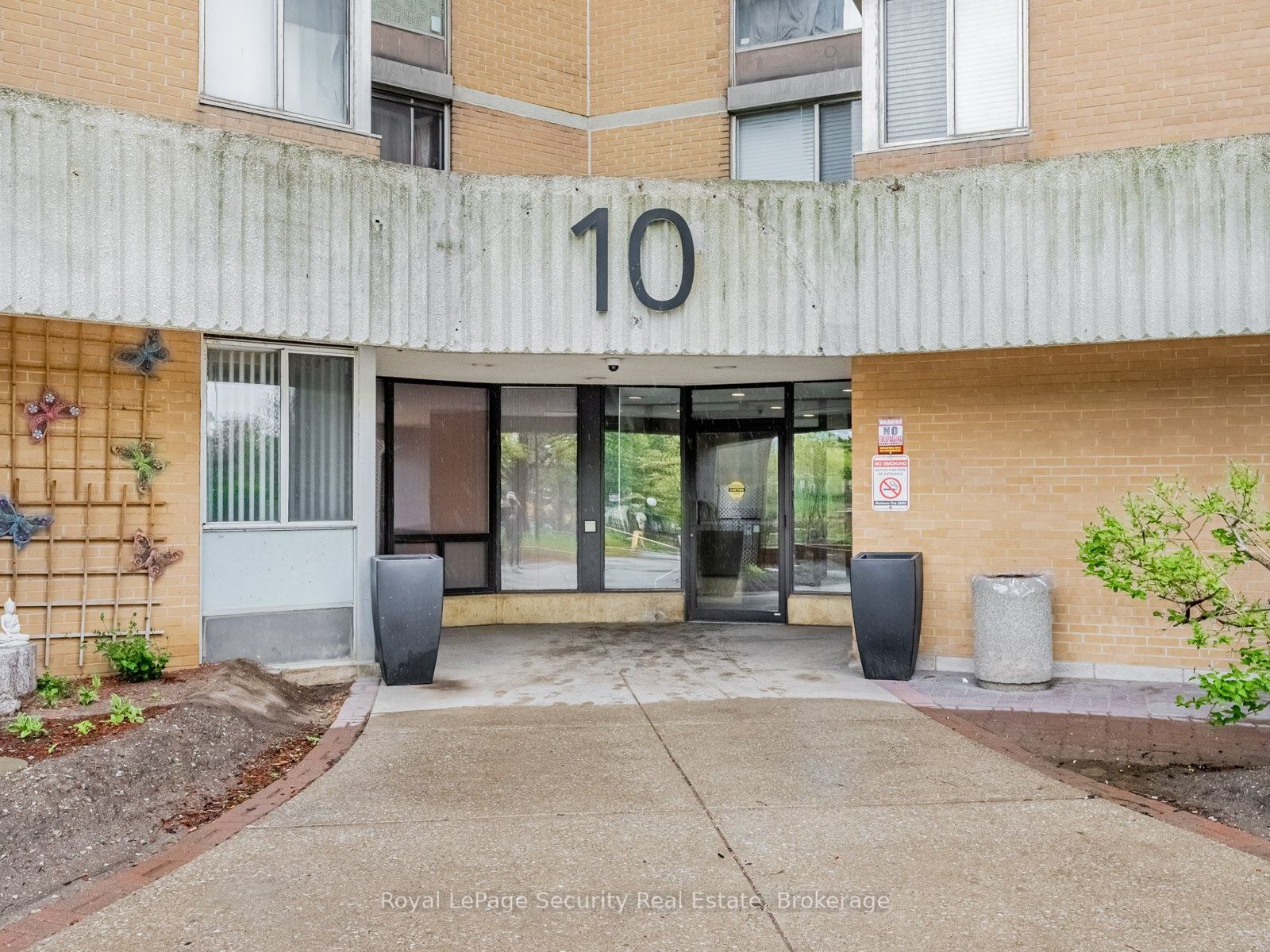 10 Martha Eaton Way 1702, Toronto, ON M6M 5B3 photo 3
