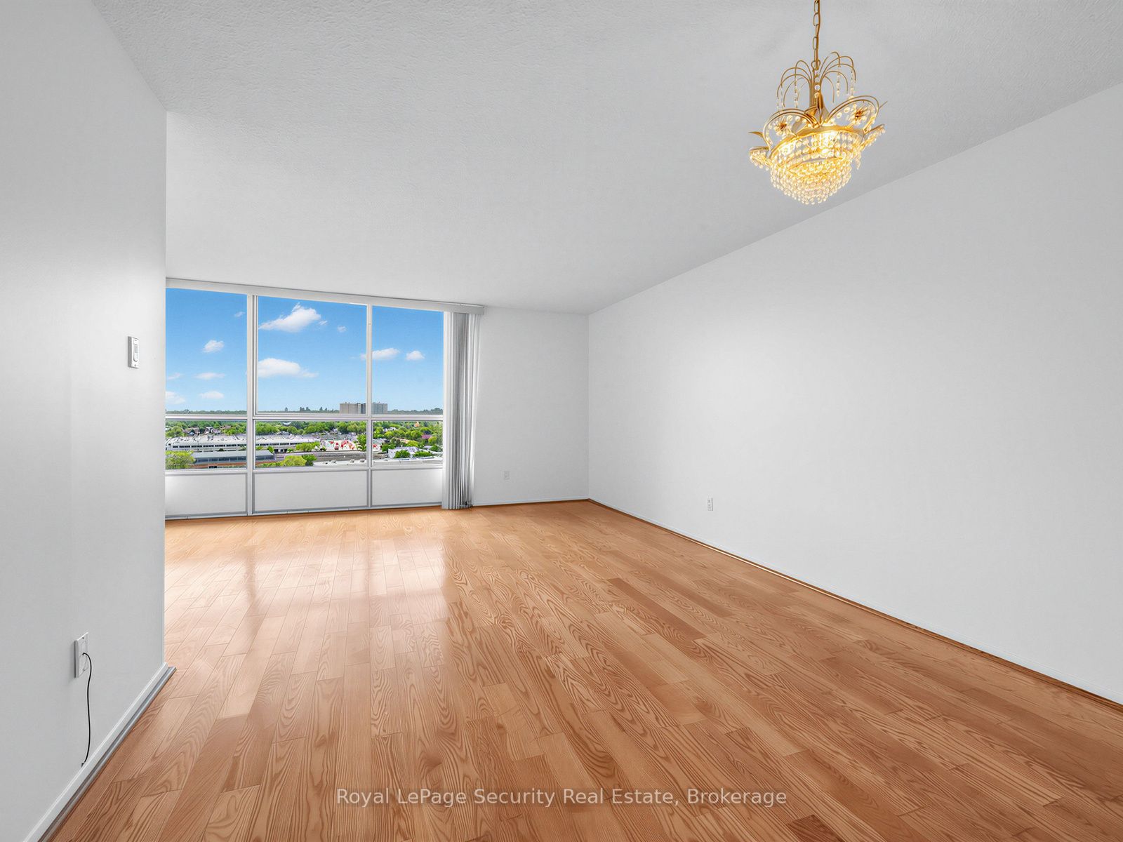 10 Martha Eaton Way 1702, Toronto, ON M6M 5B3 photo 5