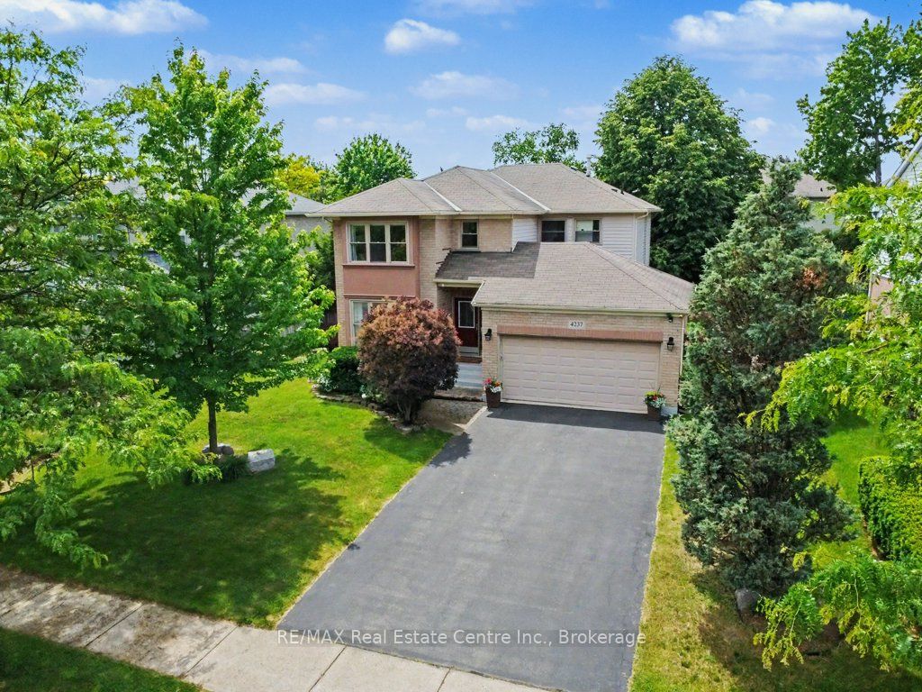 4237 Millcroft Park Drive, Burlington, ON L7M 3V7 photo 2