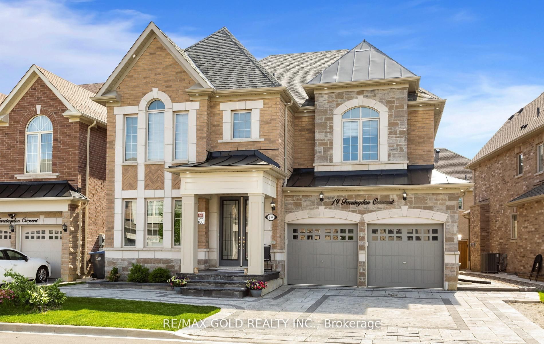 19 Farringdon Crescent, Brampton, ON L7A 4Z6 photo 2