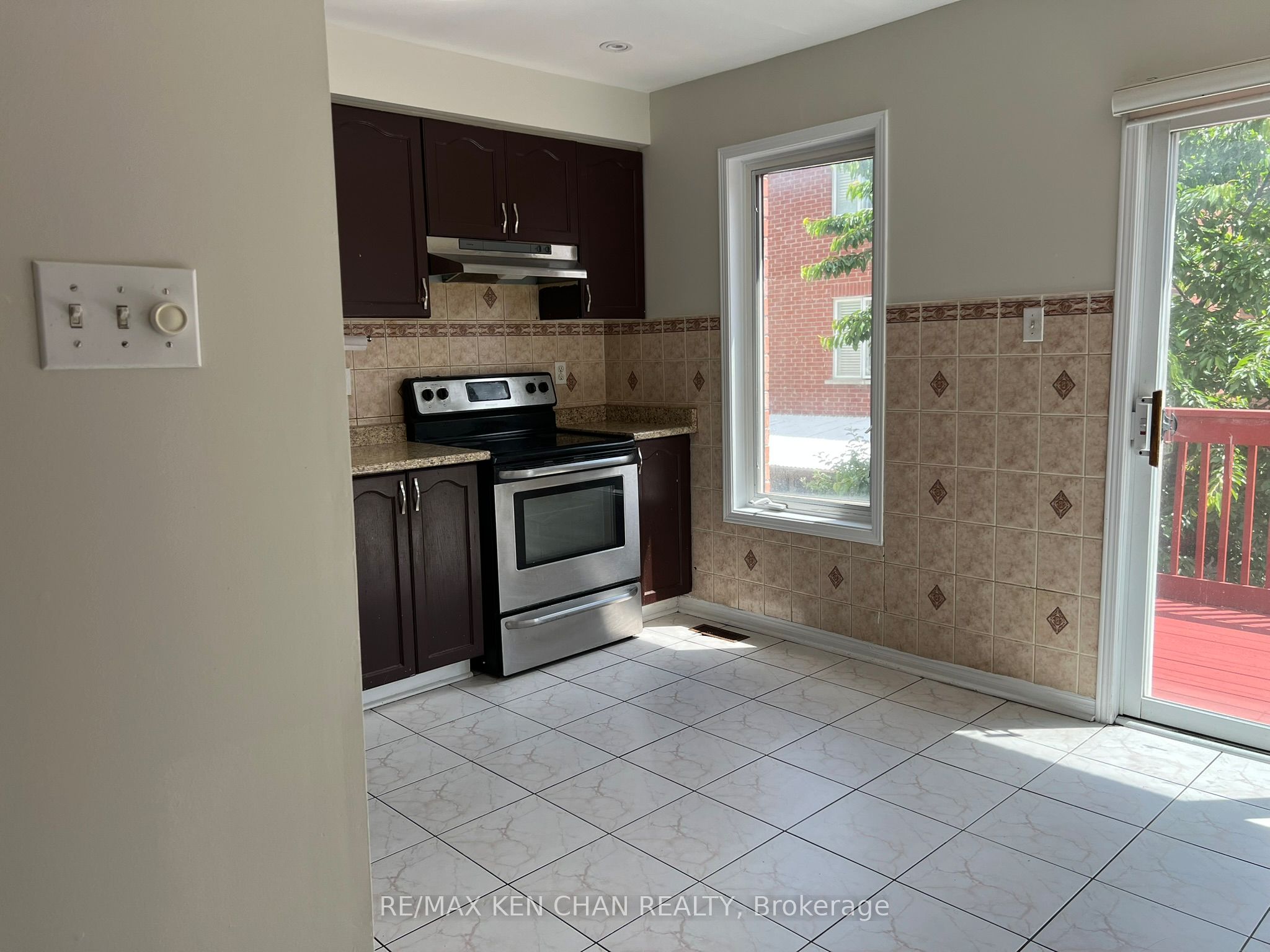 47 Via Torre Drive, Toronto, ON M6M 5J8 photo 4