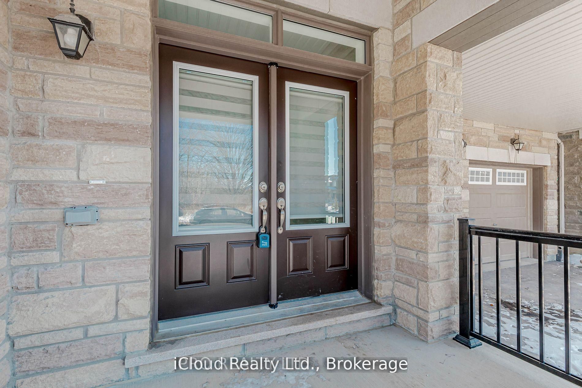 98 Eberly Woods Drive, Caledon, ON L7C 0Y9 photo 2