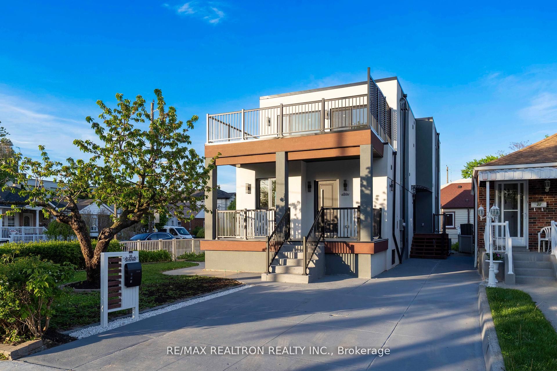 33 Landour Avenue, Toronto, ON M6M 4J3
