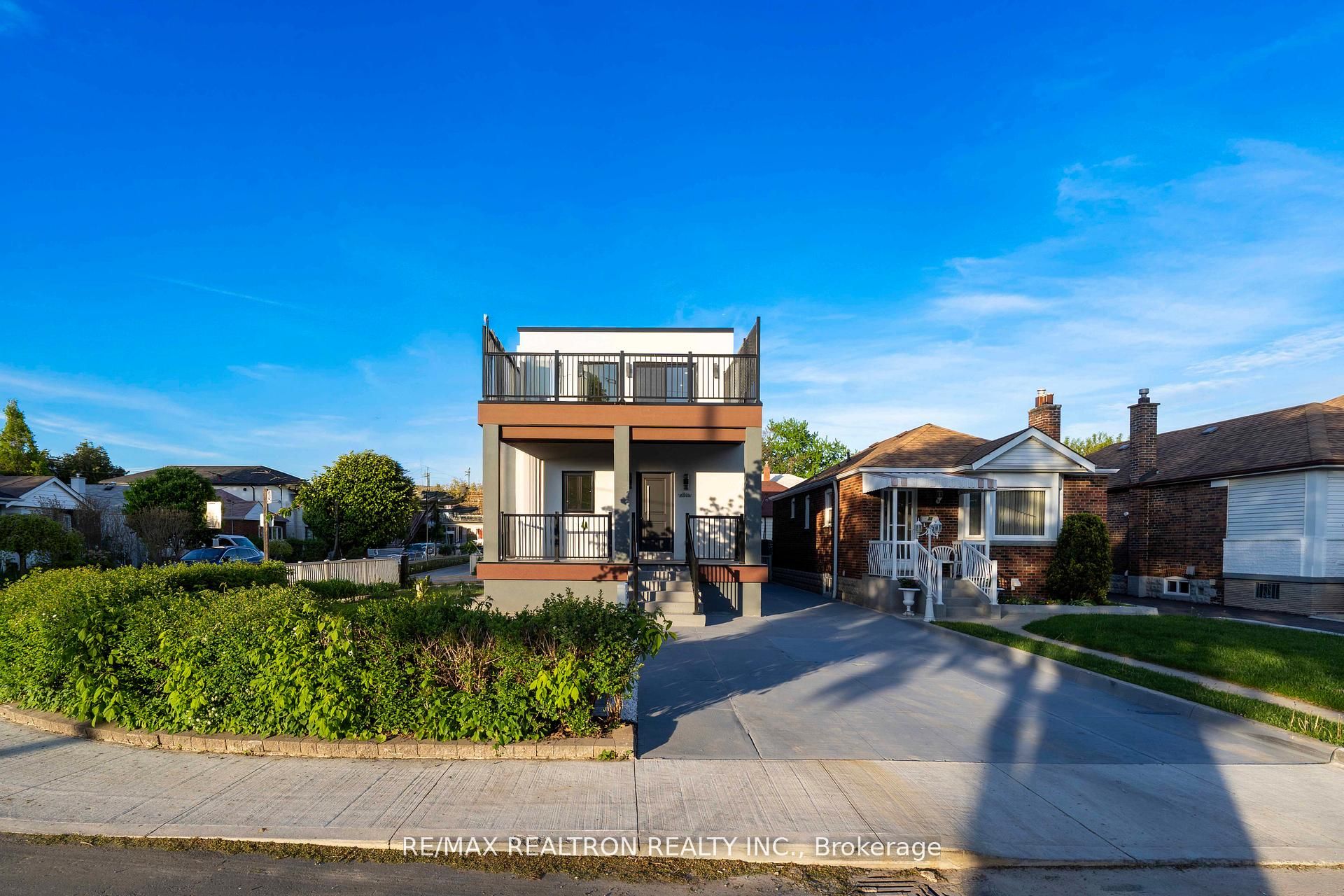 33 Landour Avenue, Toronto, ON M6M 4J3 photo 2