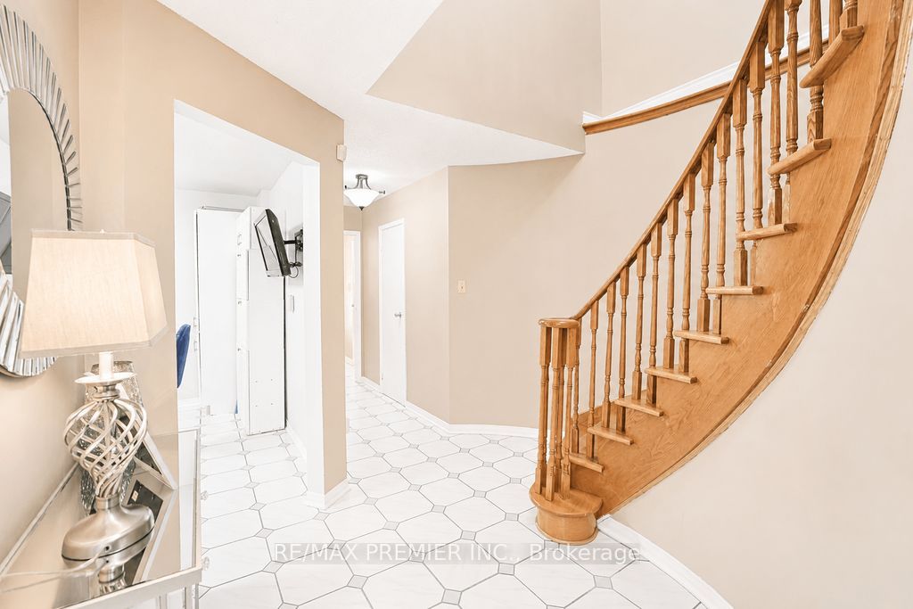 55 Deerpark Crescent, Brampton, ON L6X 2T6 photo 5
