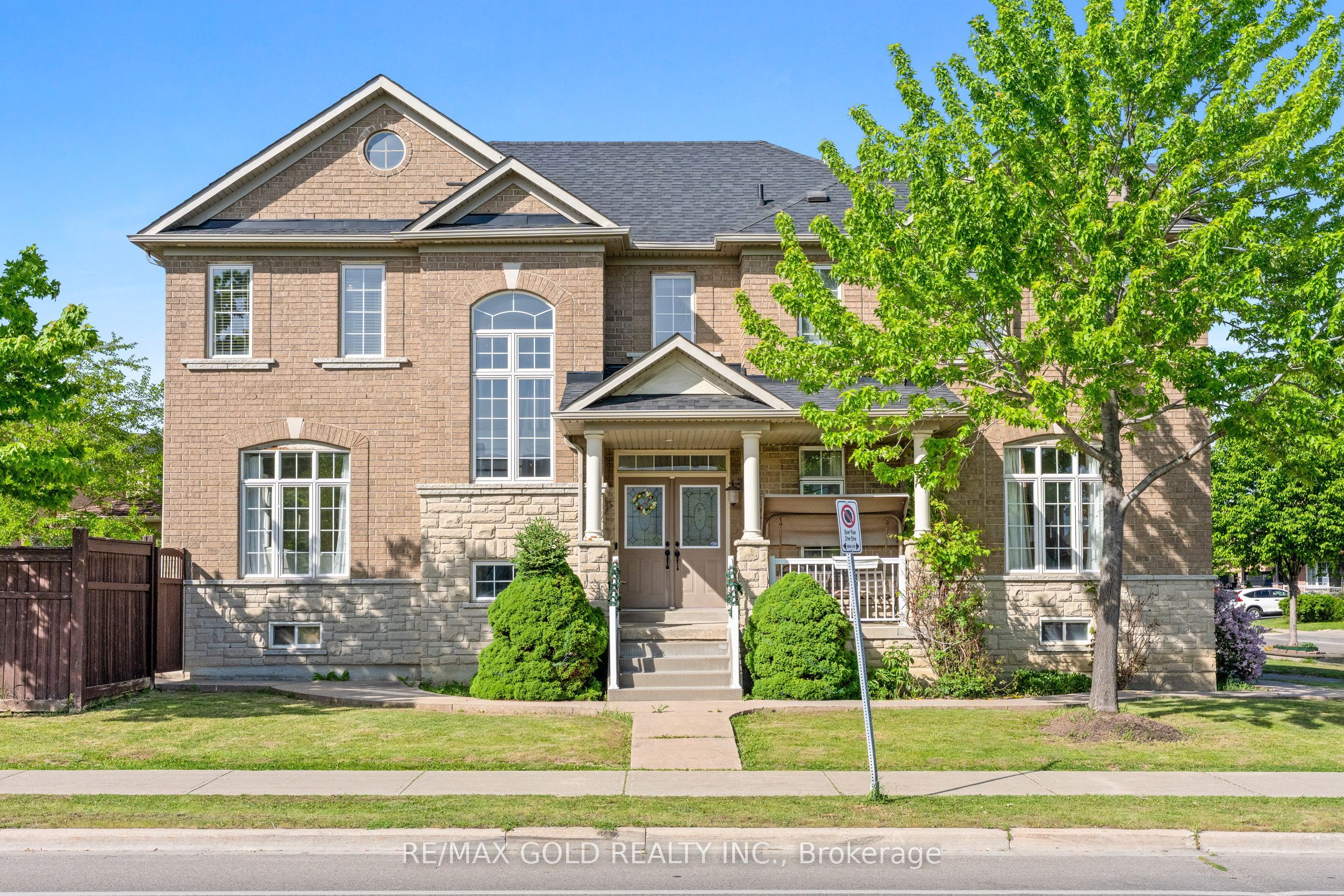 261 Mountainash Road, Brampton, ON L6R 3M3 photo 2