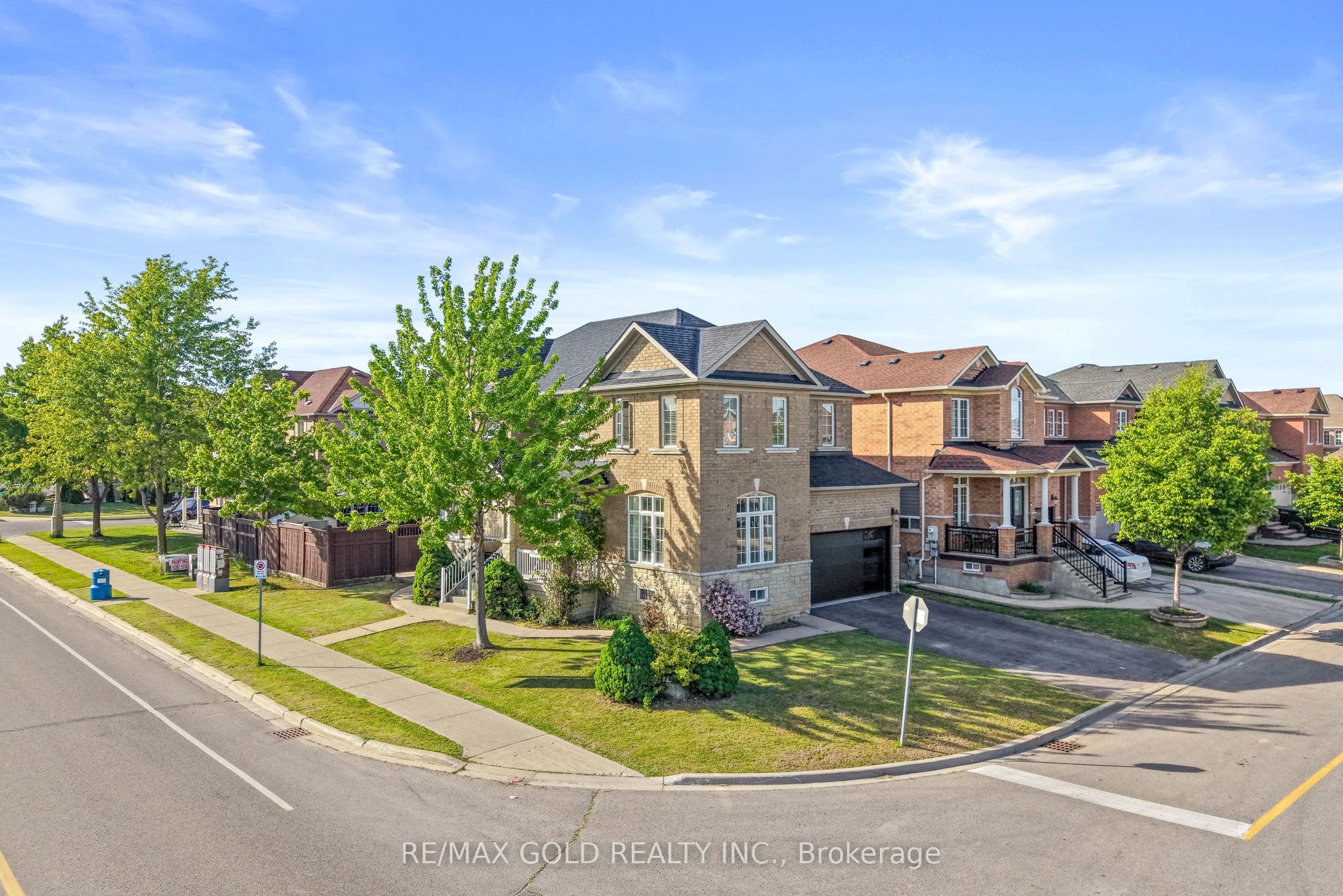 261 Mountainash Road, Brampton, ON L6R 3M3 photo 3