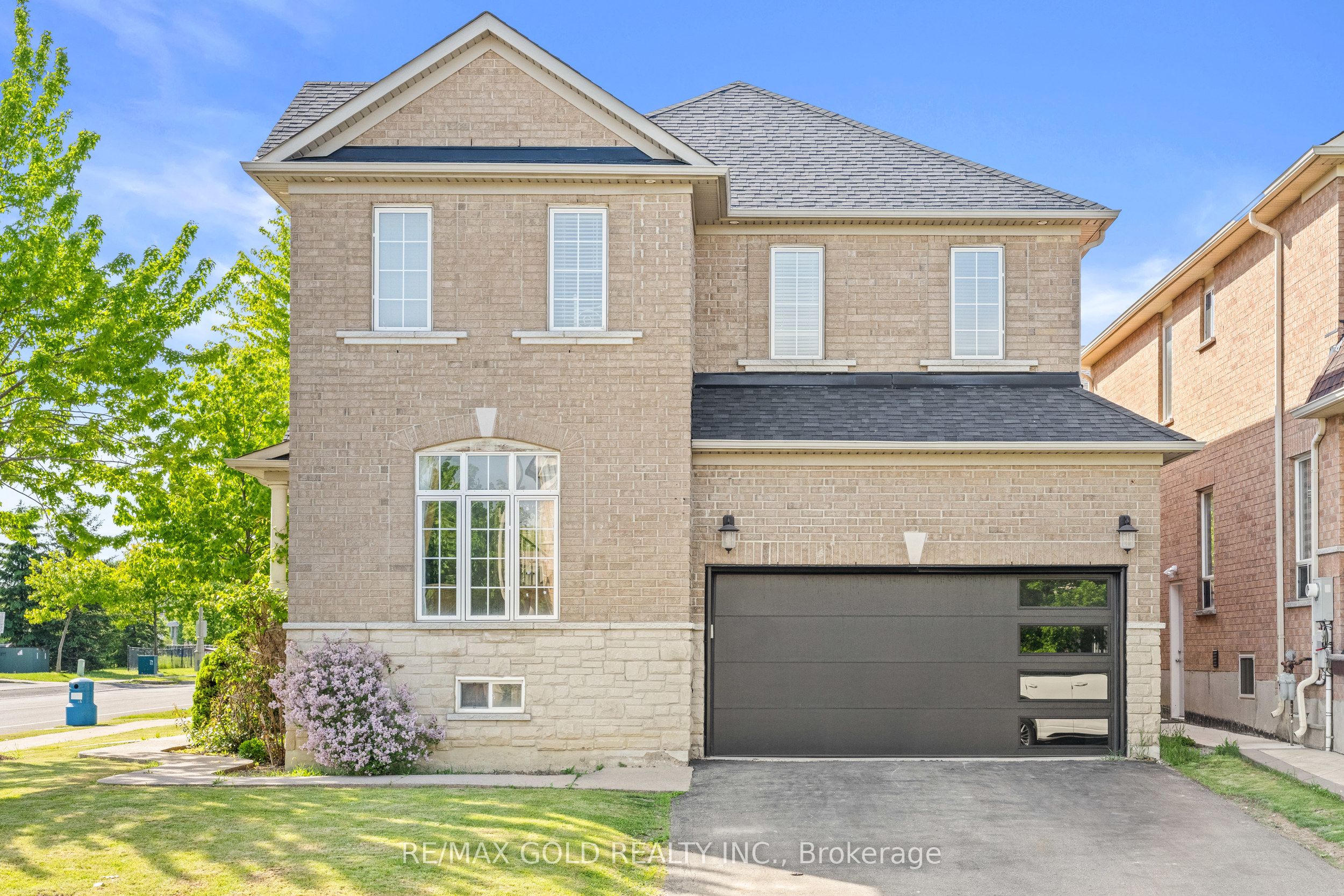 261 Mountainash Road, Brampton, ON L6R 3M3 photo 4