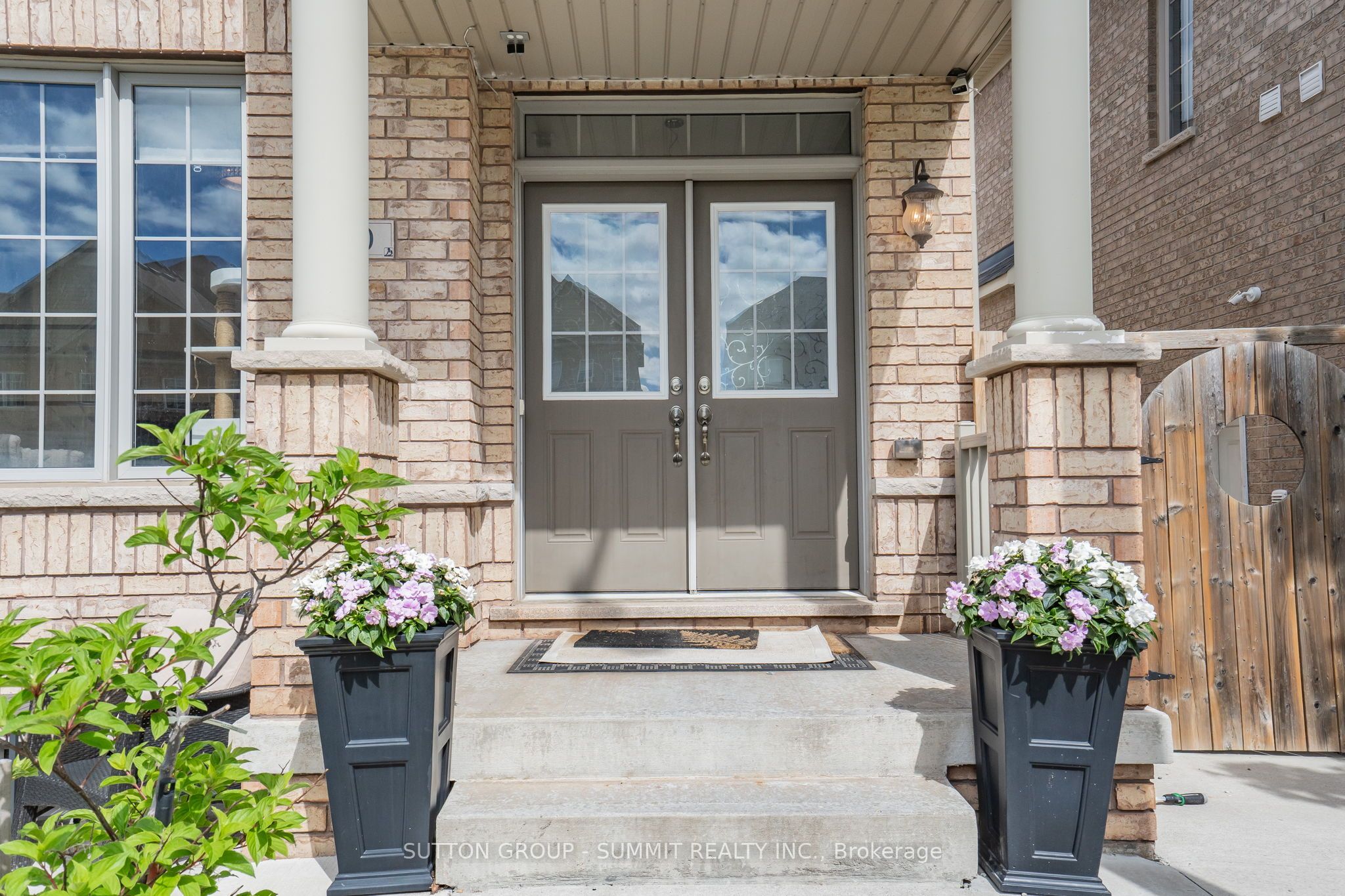 50 BONNIE BRAES Drive, Brampton, ON L6Y 0G8 photo 2