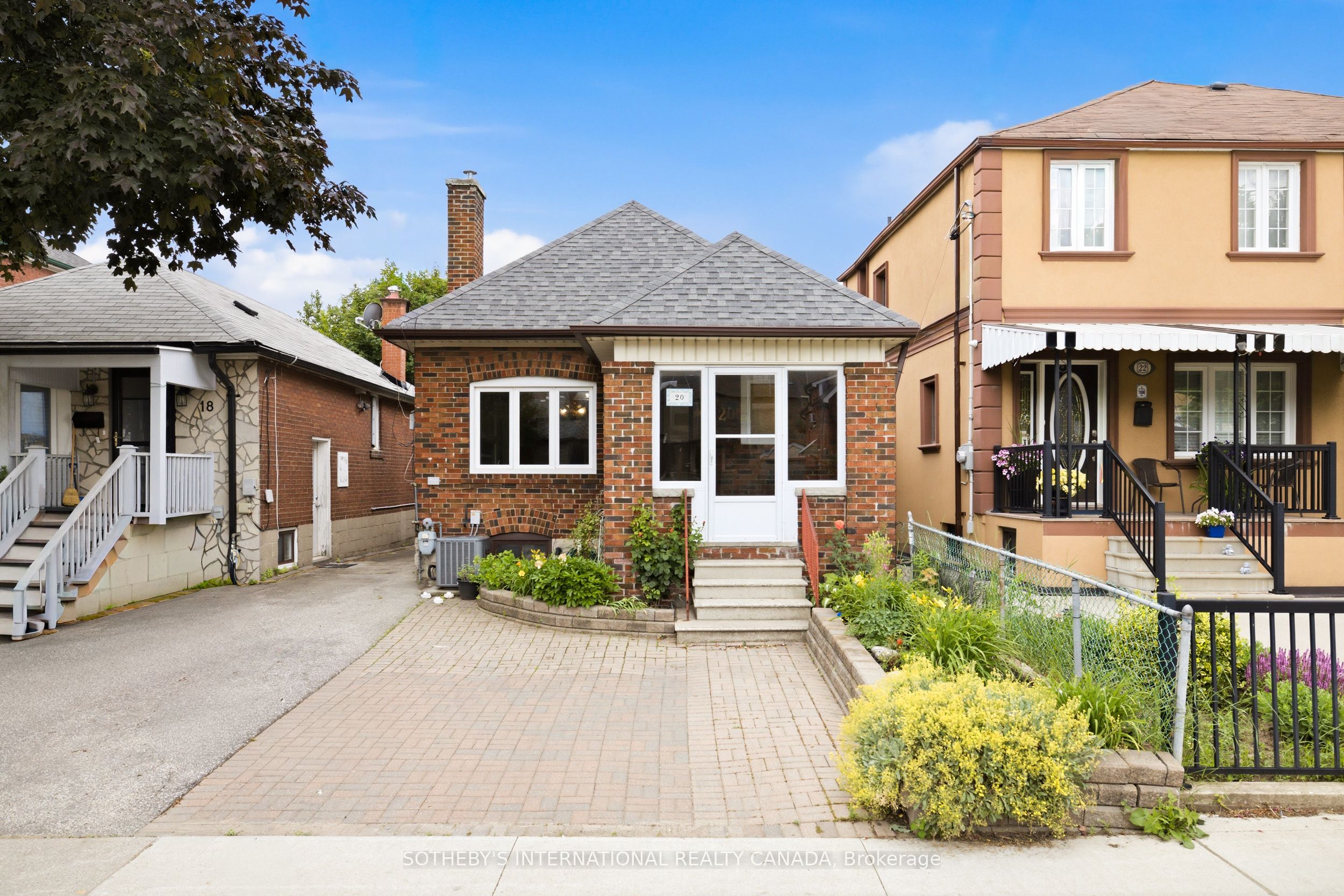 20 Bicknell Avenue, Toronto, ON M6M 4G3 photo 2