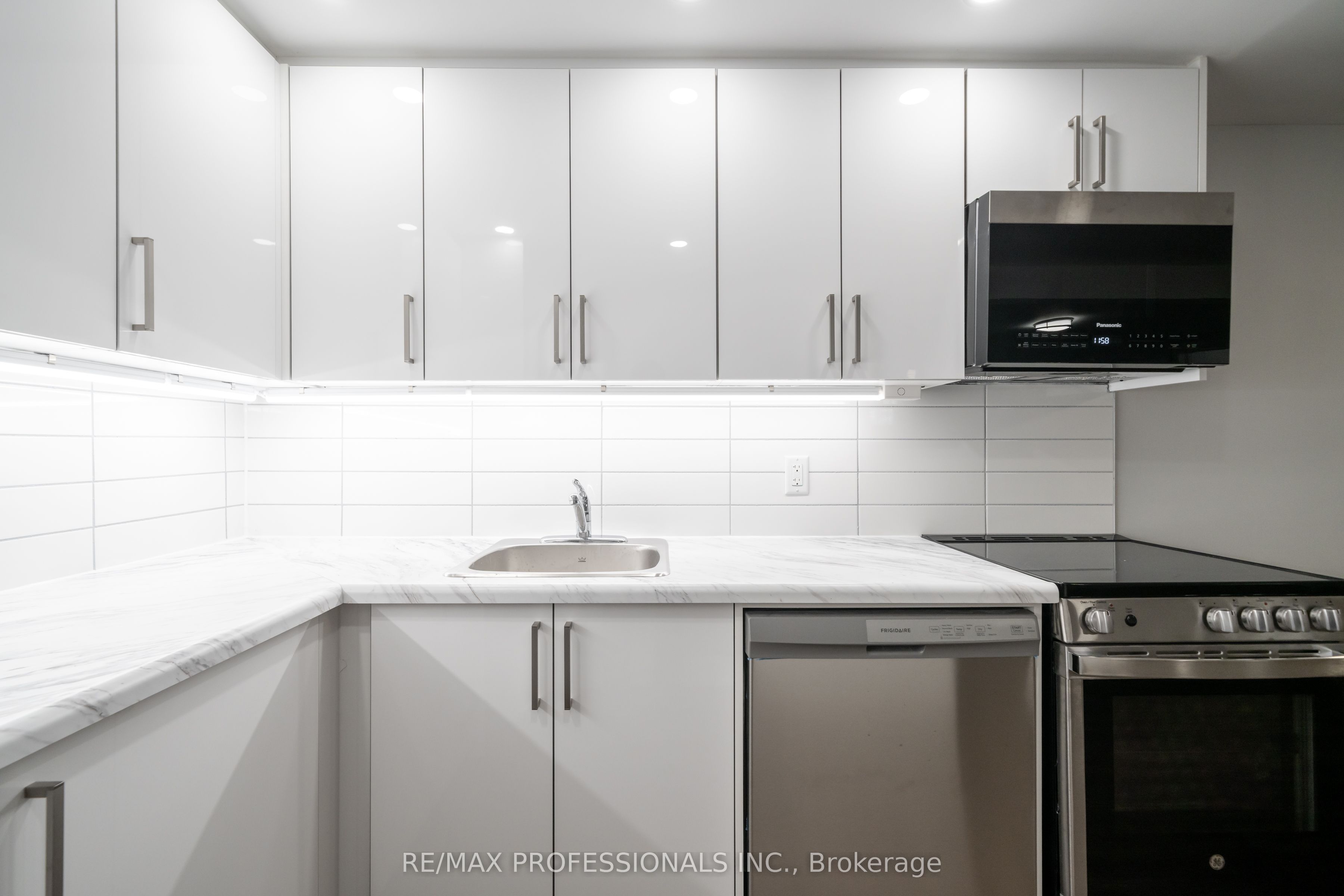 1485 King Street W 4, Toronto, ON M6K 1J4 photo 2
