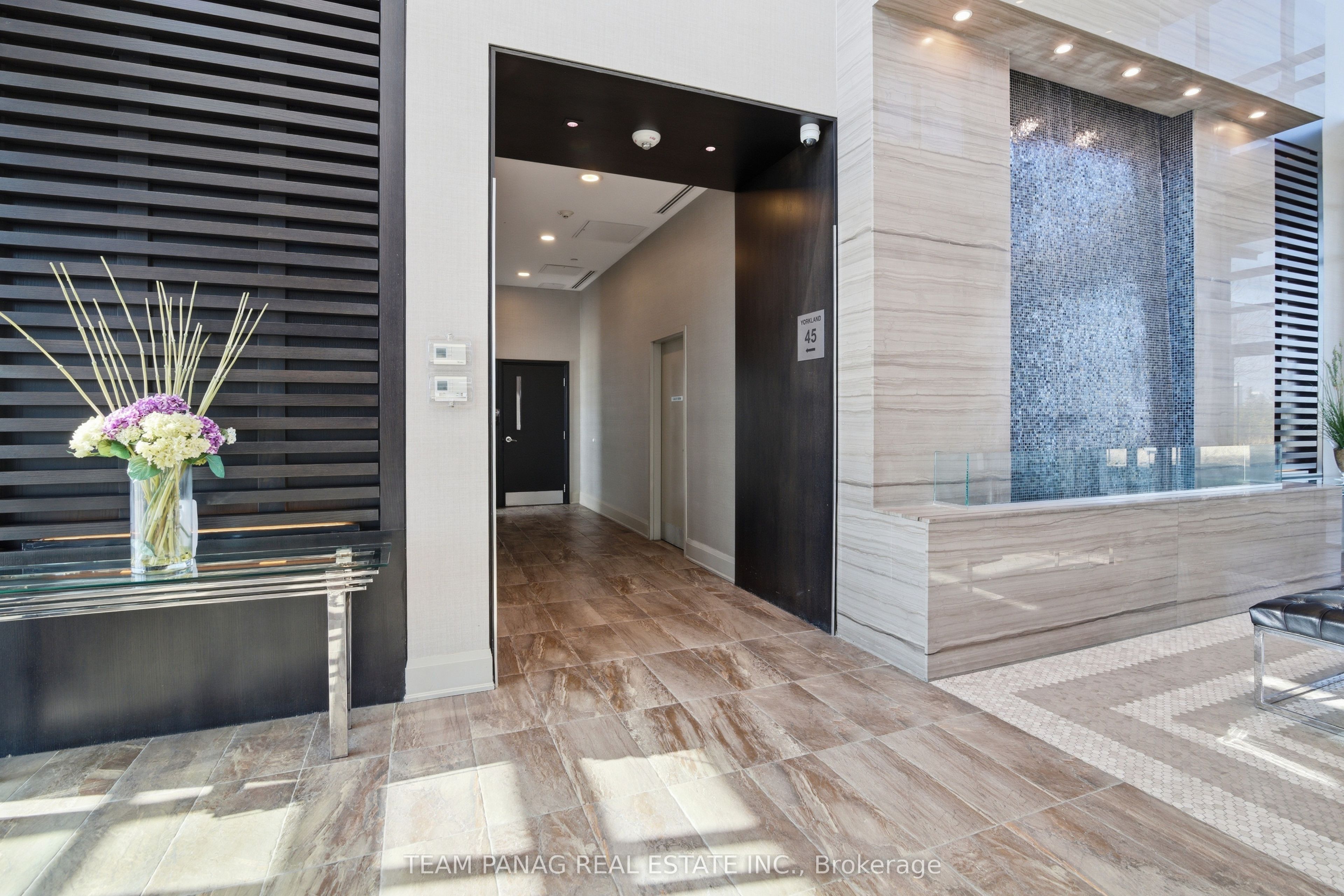45 Yorkland Boulevard 209, Brampton, ON L6P 4B4 photo 4