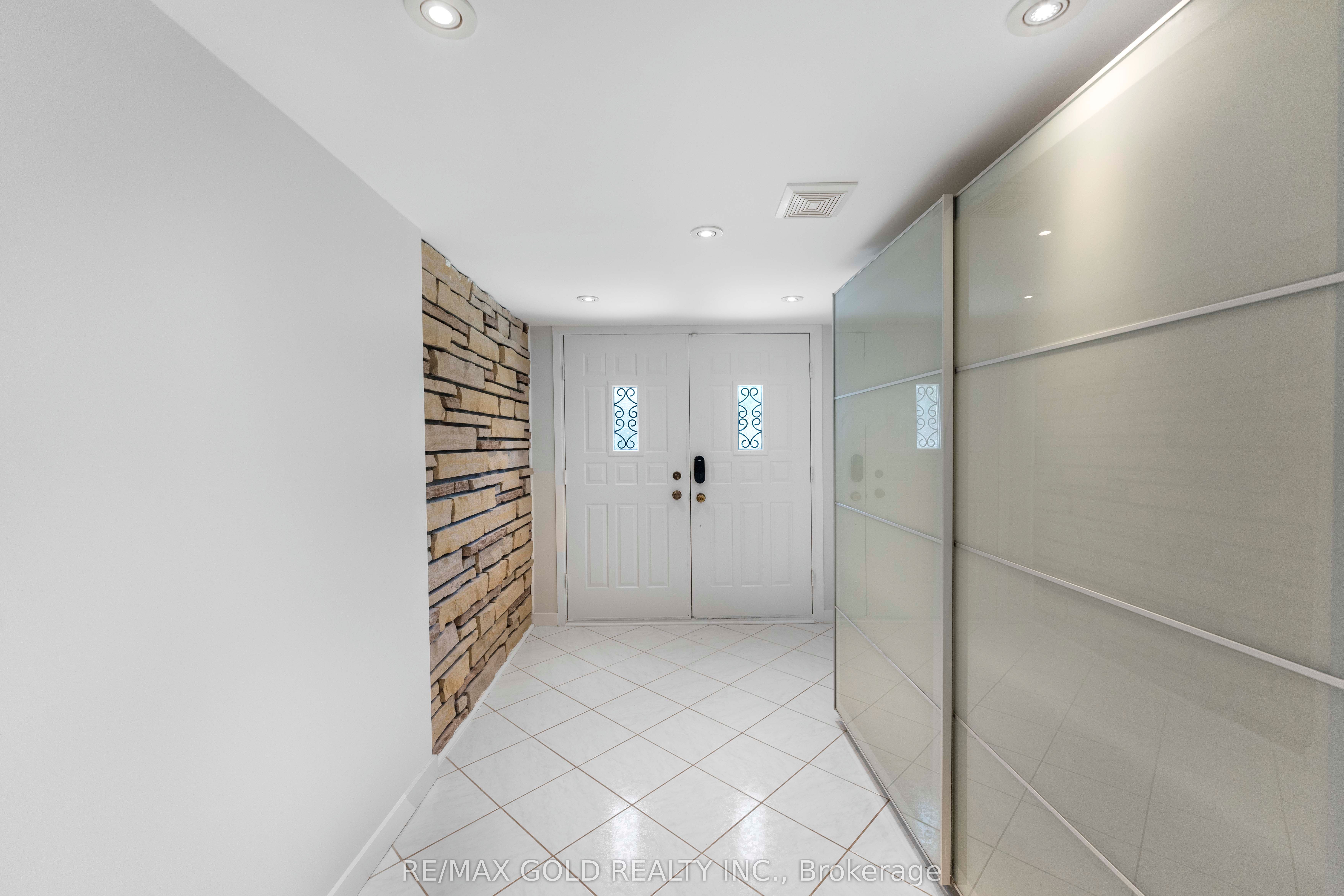 41 Brookland Drive, Brampton, ON L6T 2M6 photo 3