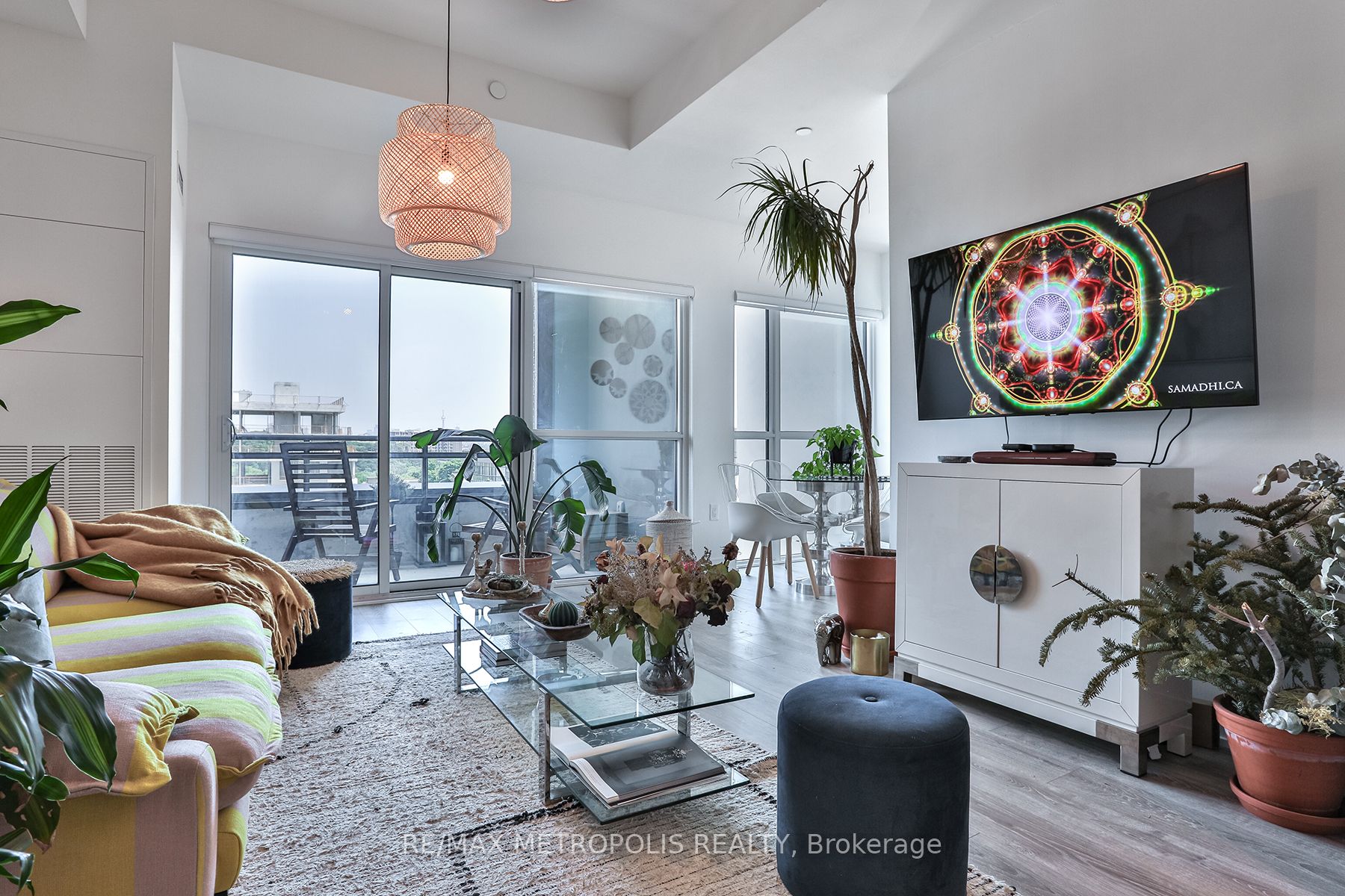 25 Neighbourhood Lane 703, Toronto, ON M8Y 0C4