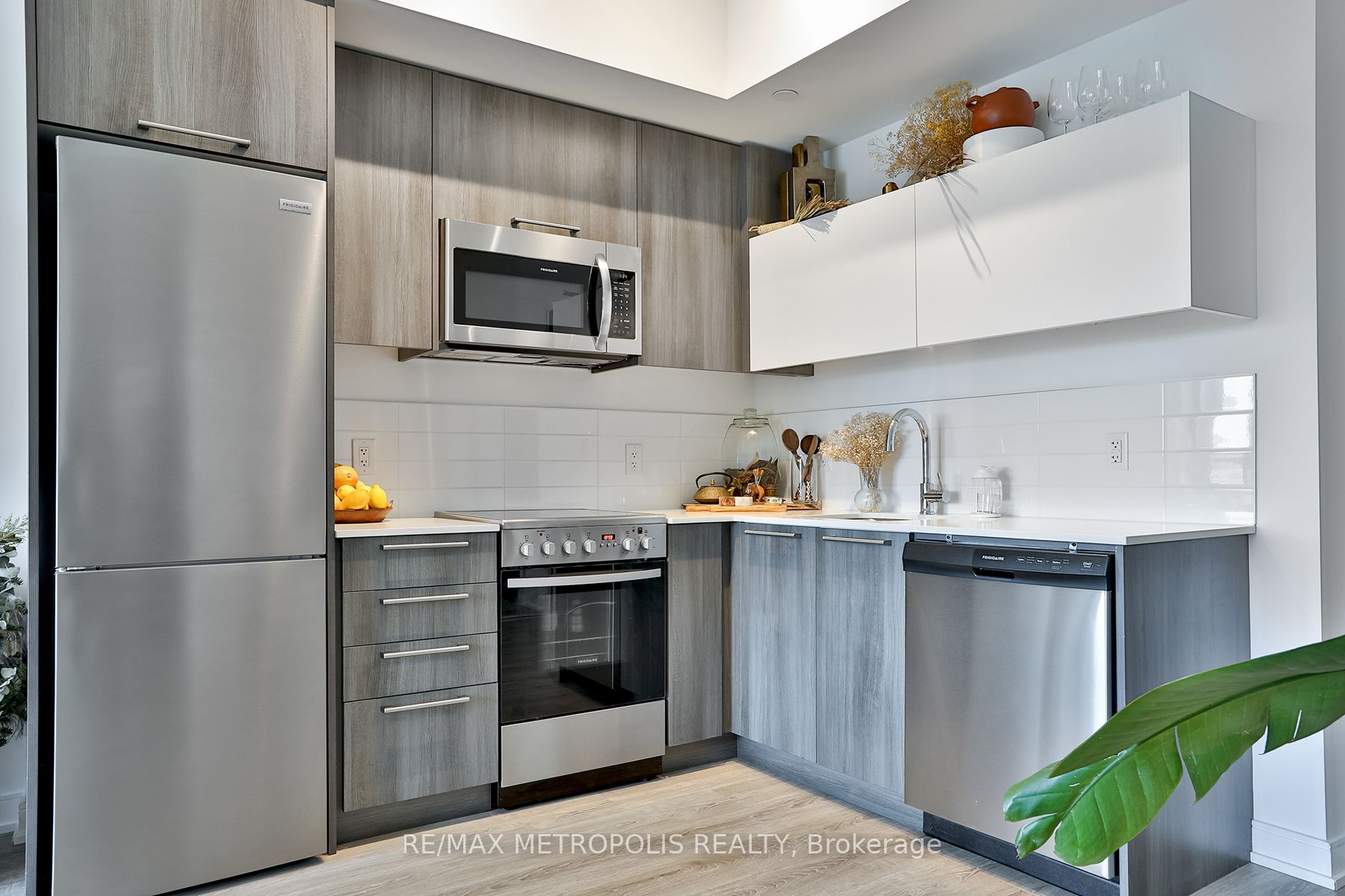 25 Neighbourhood Lane 703, Toronto, ON M8Y 0C4 photo 5