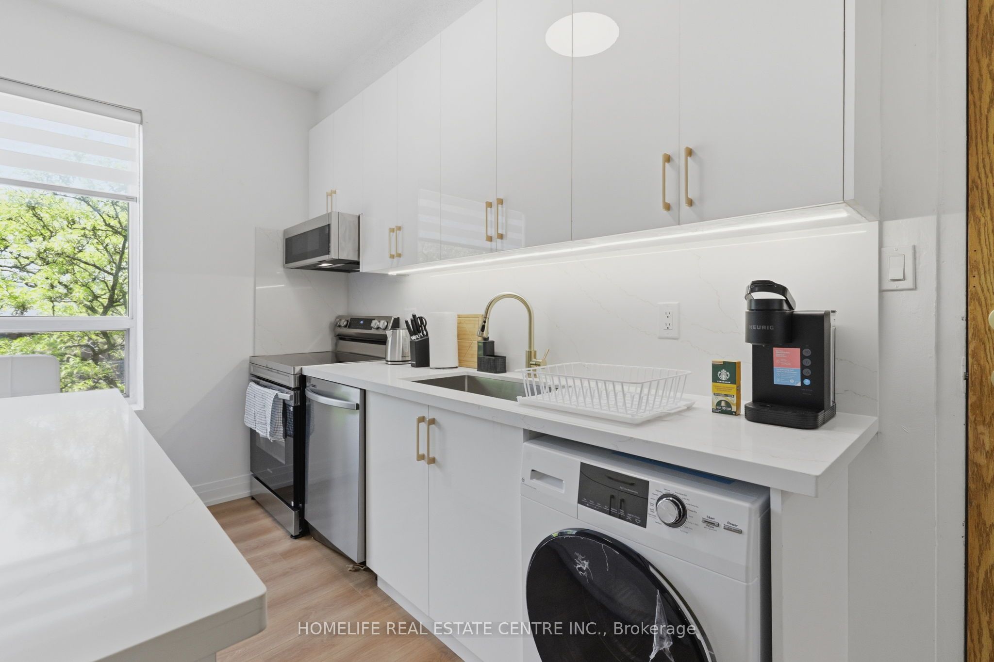 223 Jameson Avenue 201, Toronto, ON M6K 2Y7 photo 3