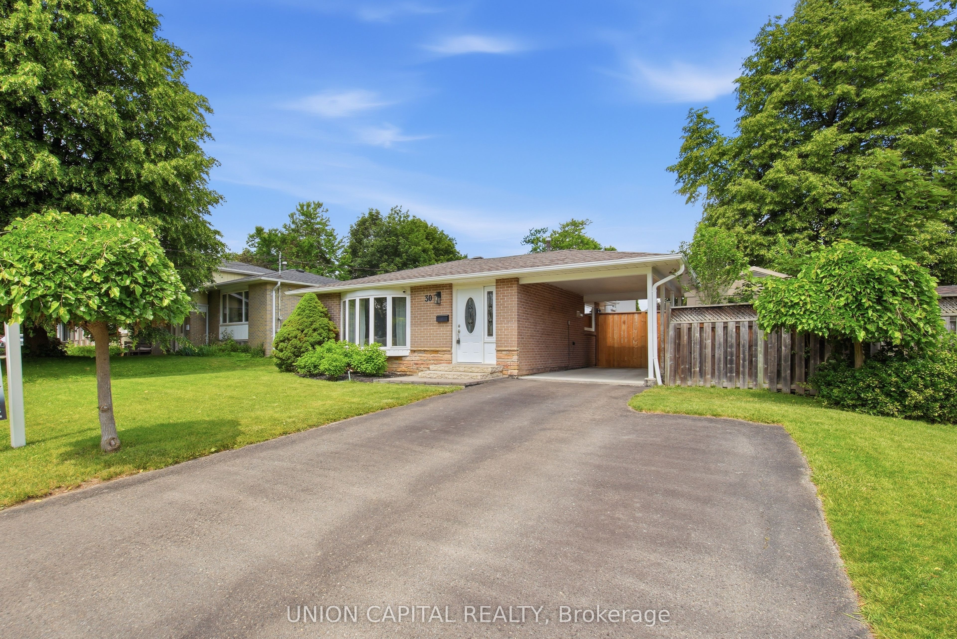 30 Irwin Crescent, Halton Hills, ON L7G 1G1 photo 2