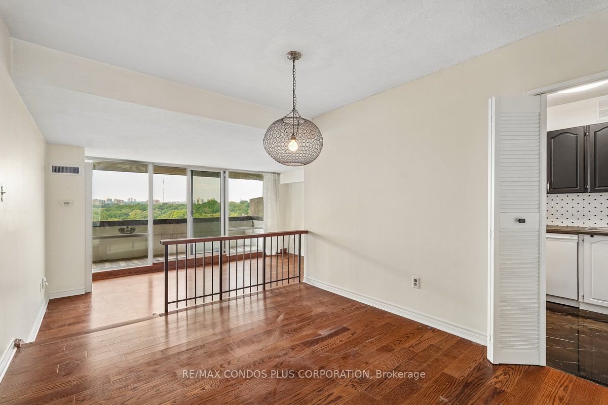 250 Scarlett Road 1307, Toronto, ON M6N 4X5 photo 4