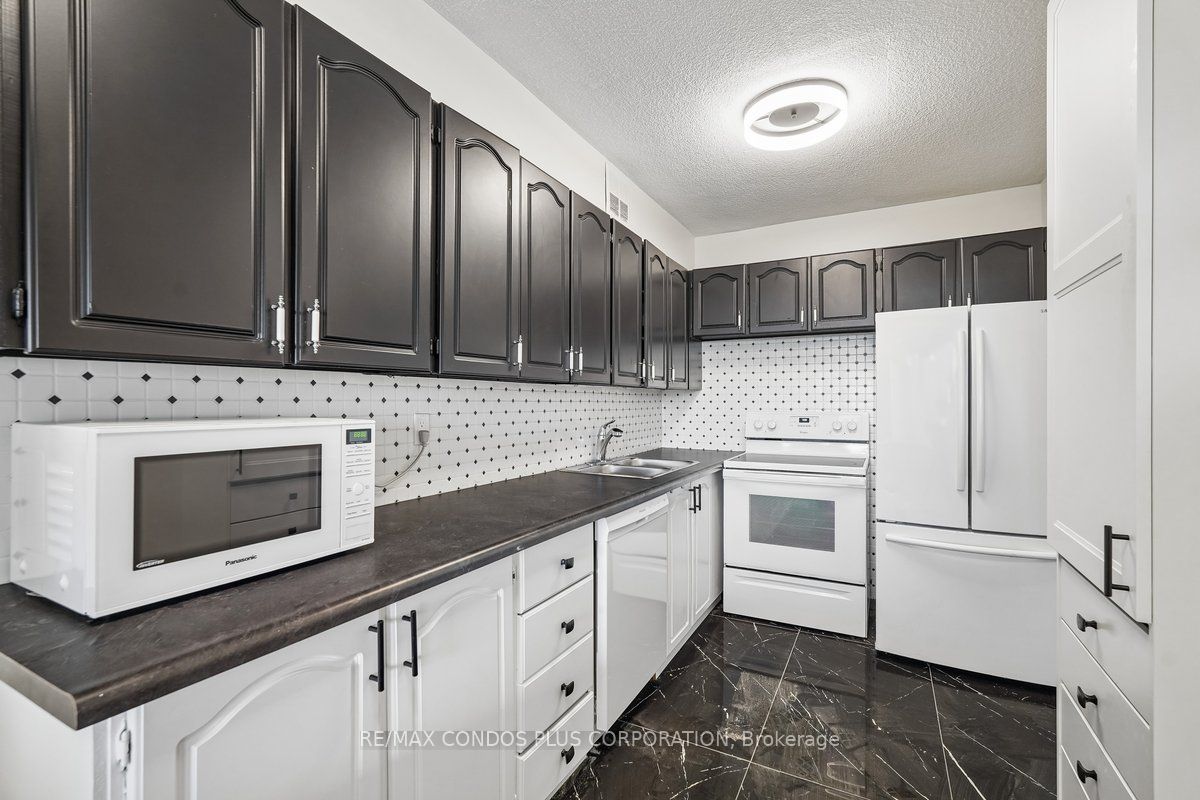 250 Scarlett Road 1307, Toronto, ON M6N 4X5 photo 5