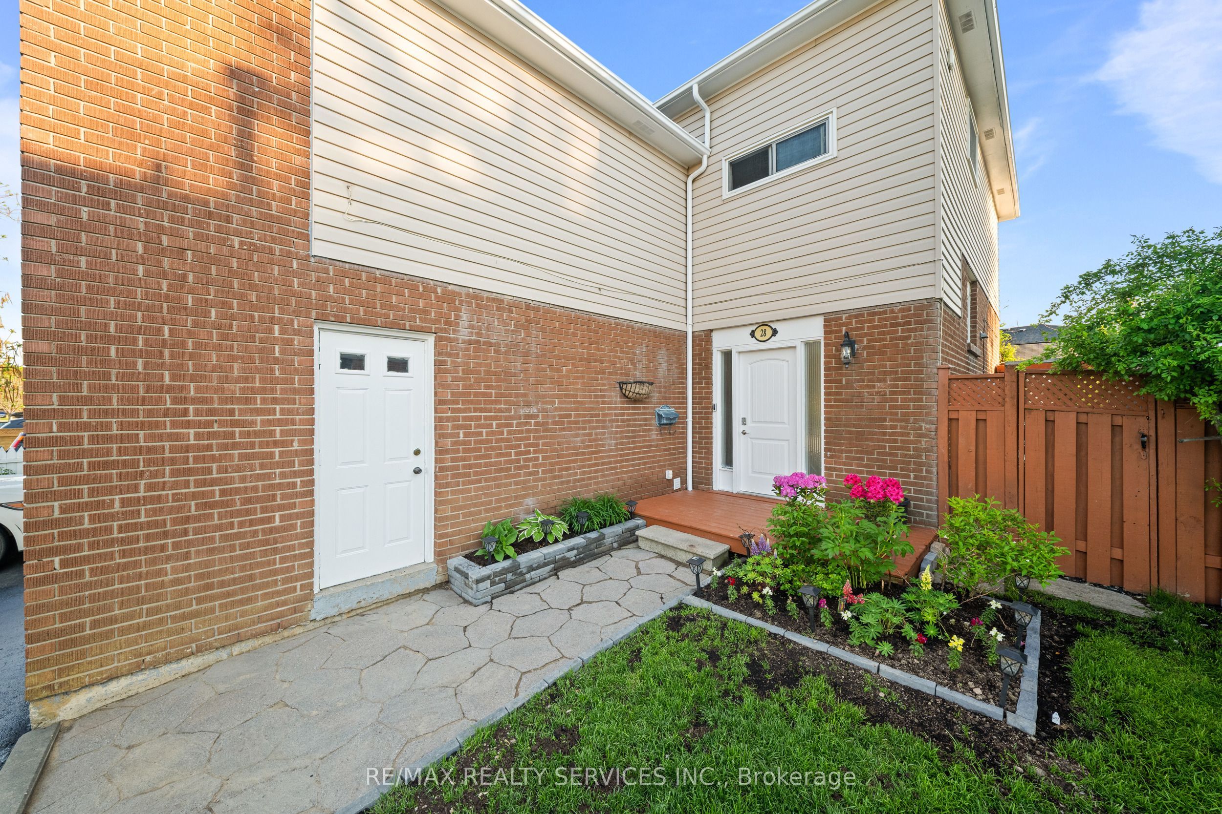 28 Kingswood Drive, Brampton, ON L6V 2T6 photo 3
