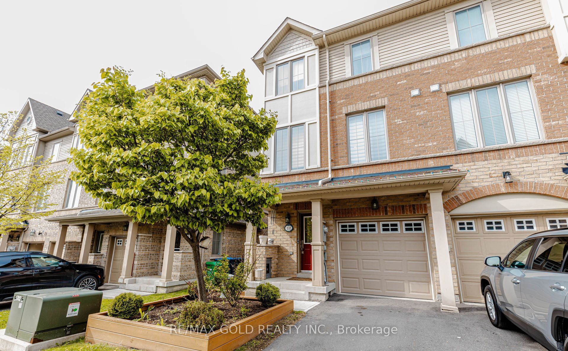 12 Cailiff Street, Brampton, ON L6Y 0P9 photo 2