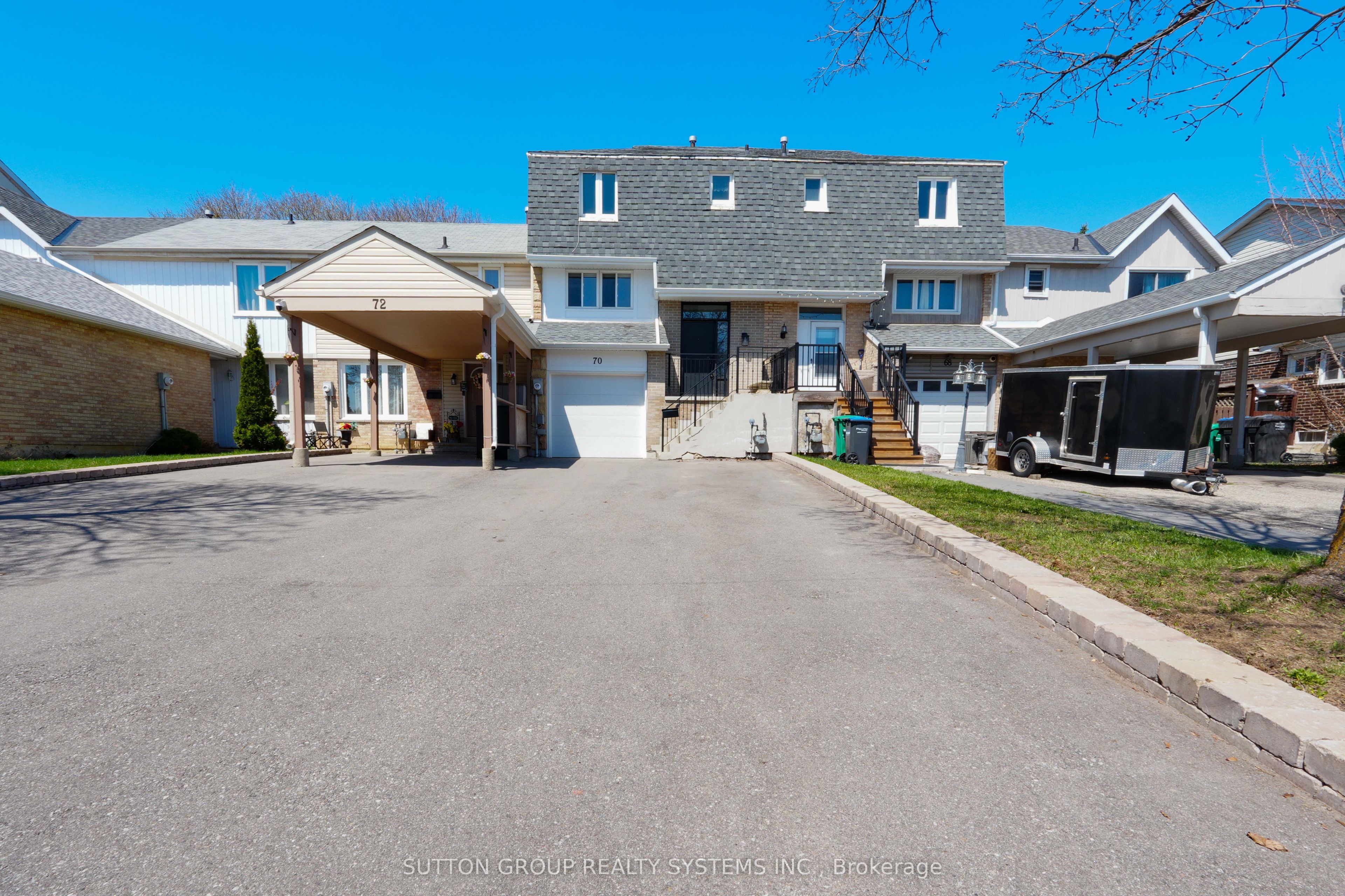 70 Courtleigh Square, Brampton, ON L6Z 1J3 photo 2