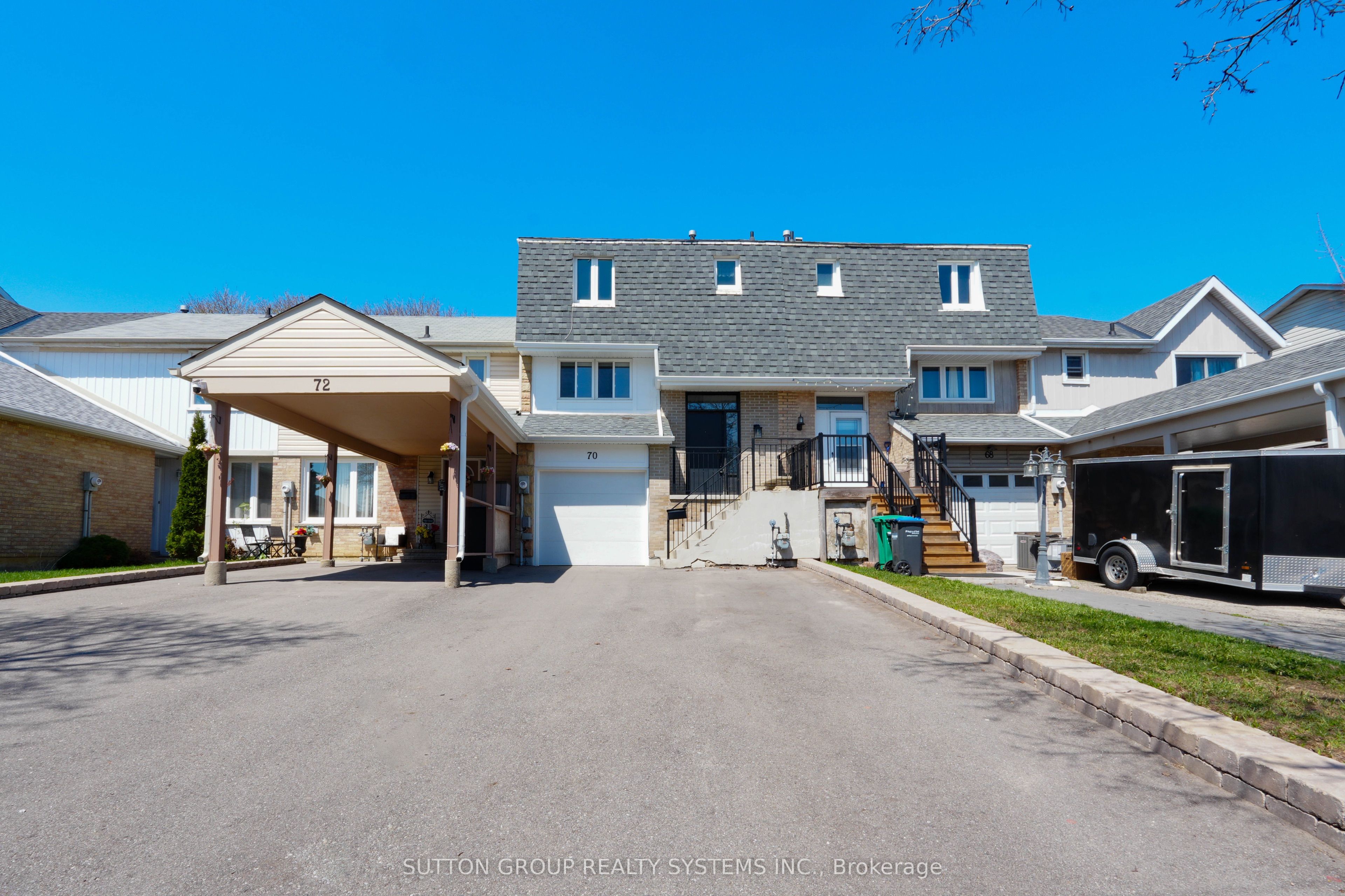 70 Courtleigh Square, Brampton, ON L6Z 1J3 photo 3