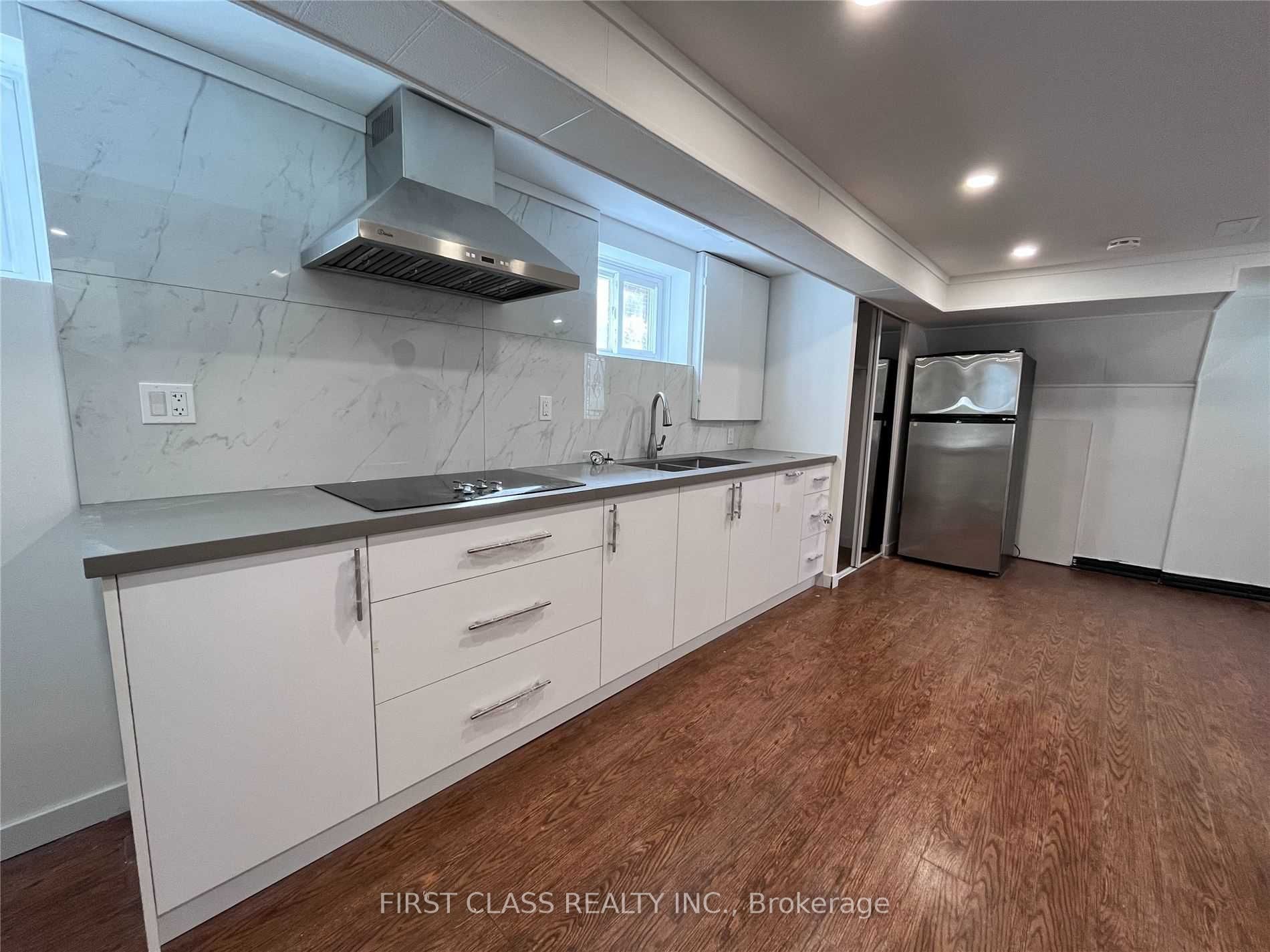 2793 Lindholm Crescent Basement, Mississauga, ON L5M 4P7 photo 2