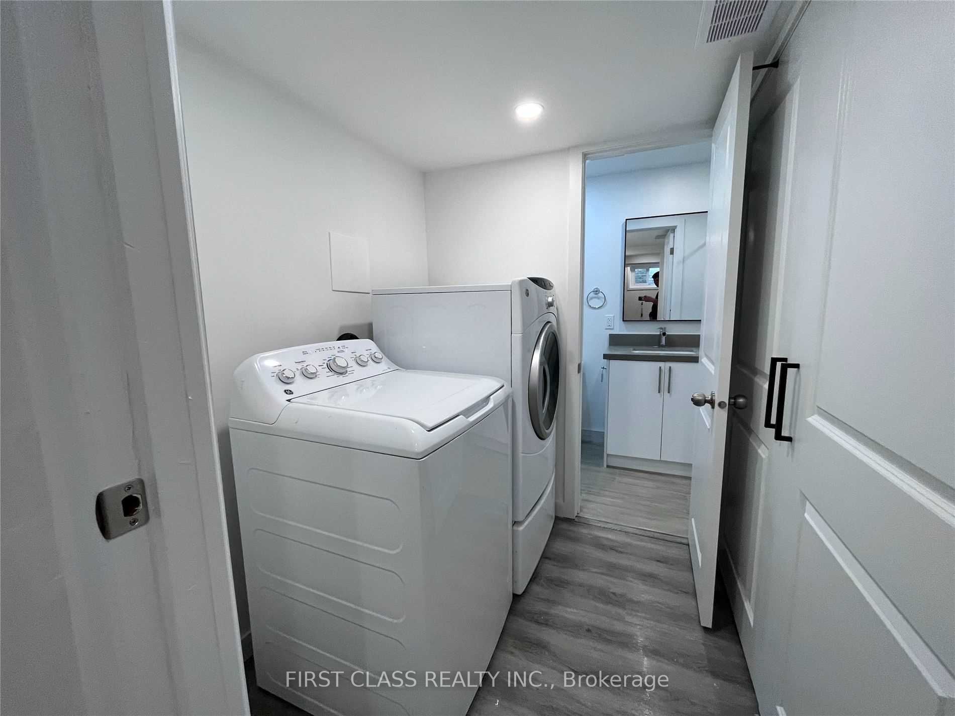 2793 Lindholm Crescent Basement, Mississauga, ON L5M 4P7 photo 3