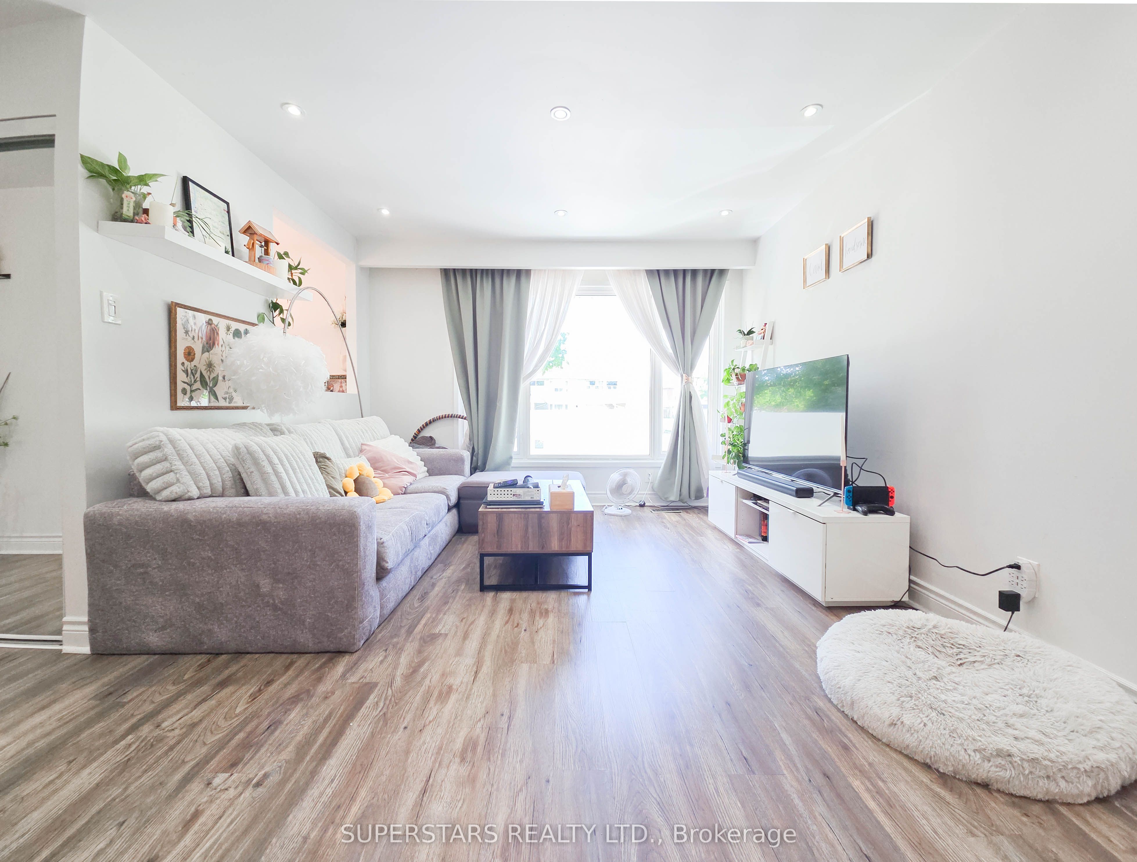 7553 Wildfern Drive, Mississauga, ON L4T 3P7 photo 2