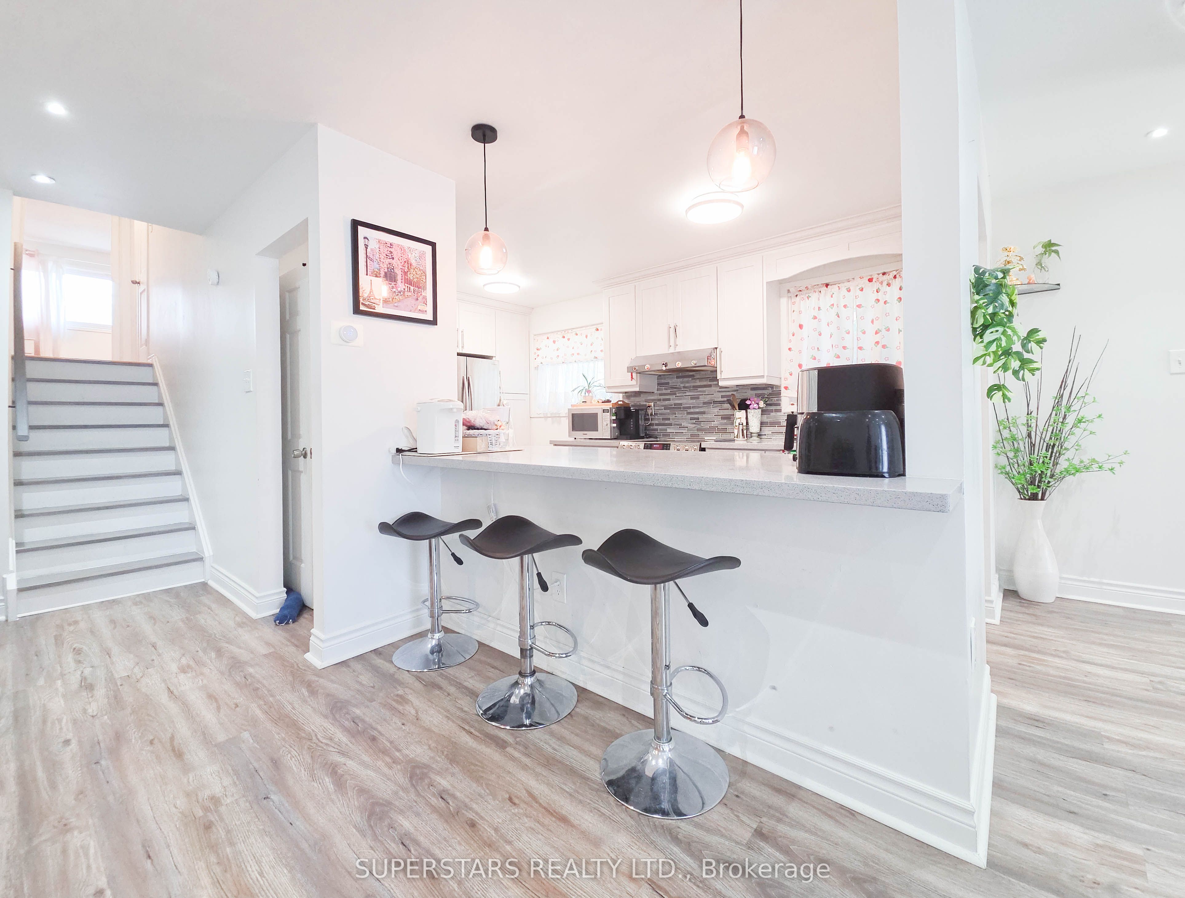 7553 Wildfern Drive, Mississauga, ON L4T 3P7 photo 3